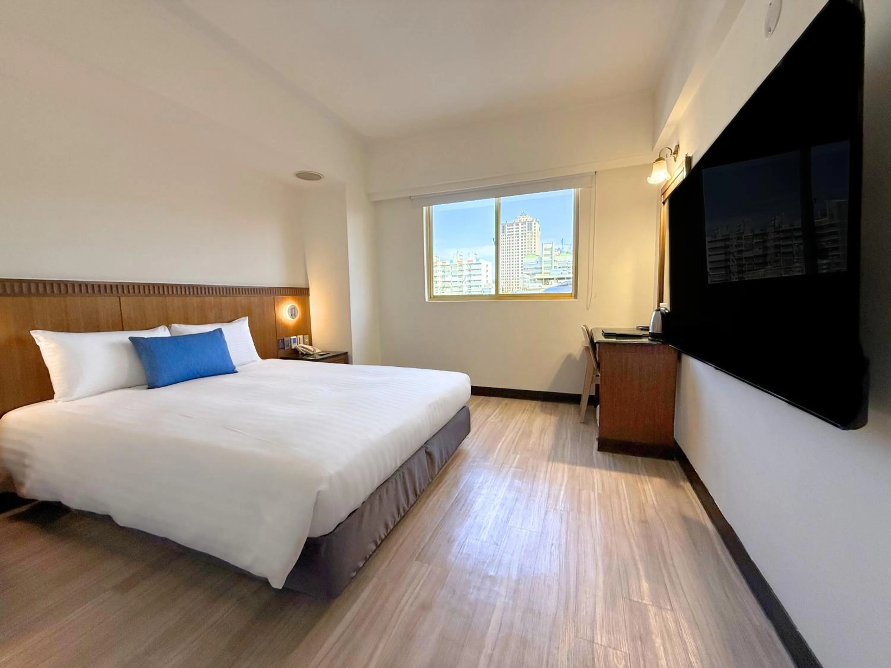 Photo of the whole room, Bed in Hub Hotel Kaohsiung Cisian Branch
