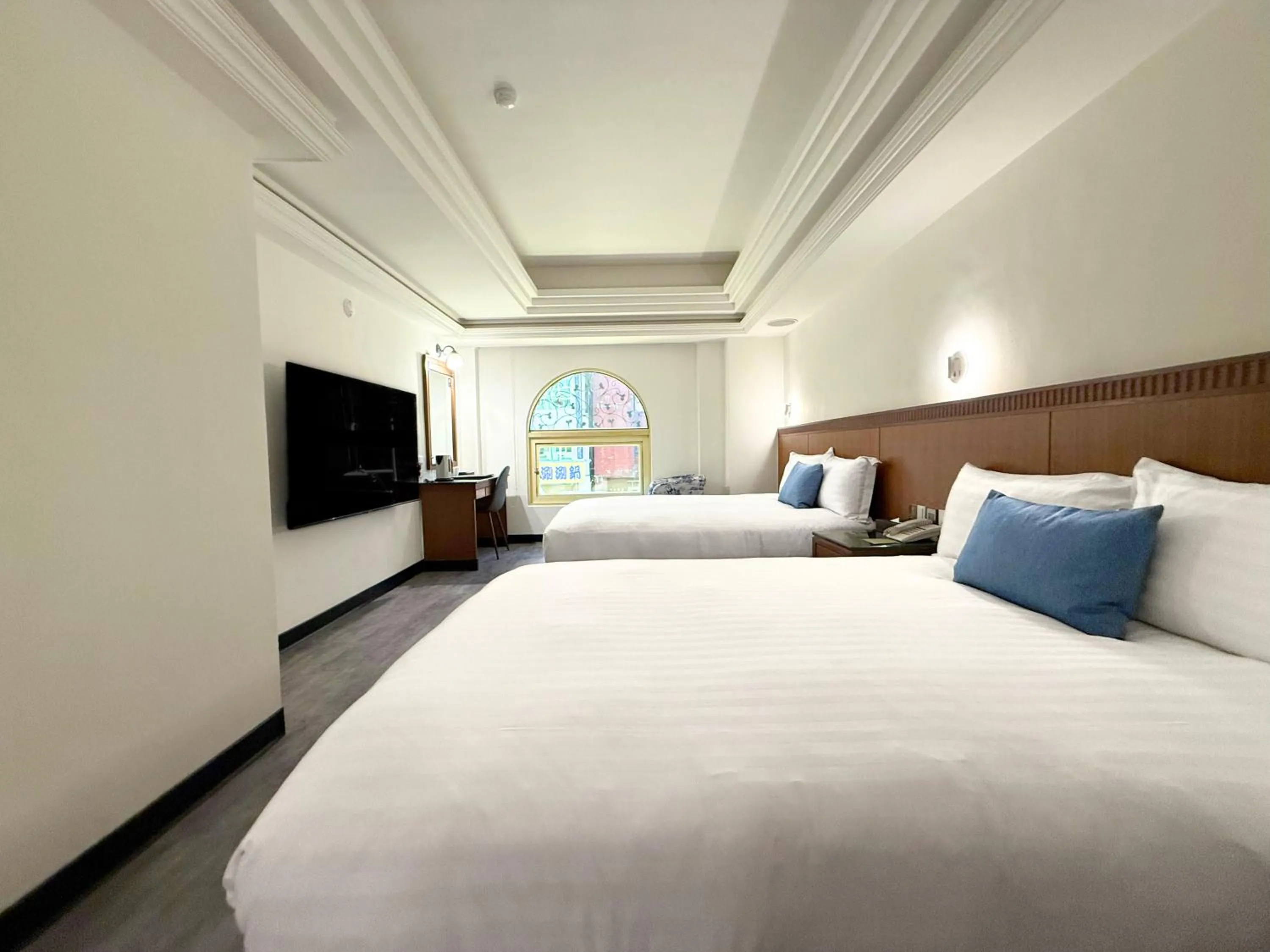 Photo of the whole room, Bed in Hub Hotel Kaohsiung Cisian Branch