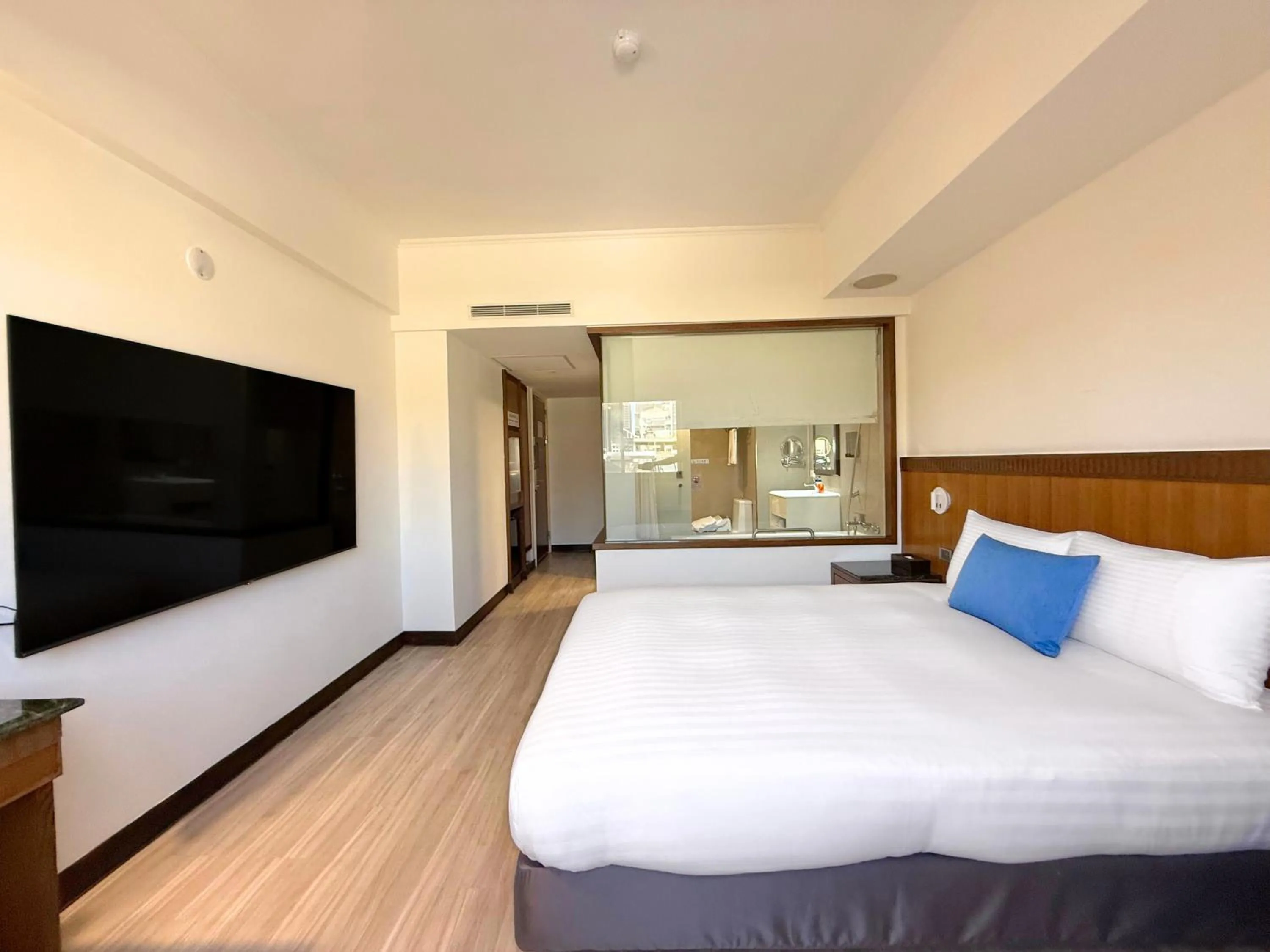 Photo of the whole room, Bed in Hub Hotel Kaohsiung Cisian Branch