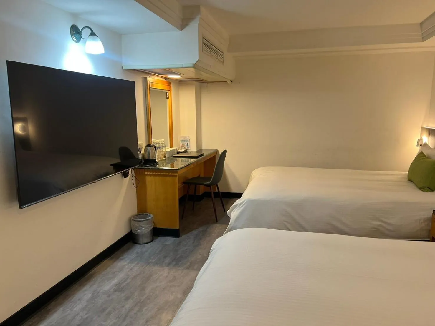 Photo of the whole room, Bed in Hub Hotel Kaohsiung Cisian Branch