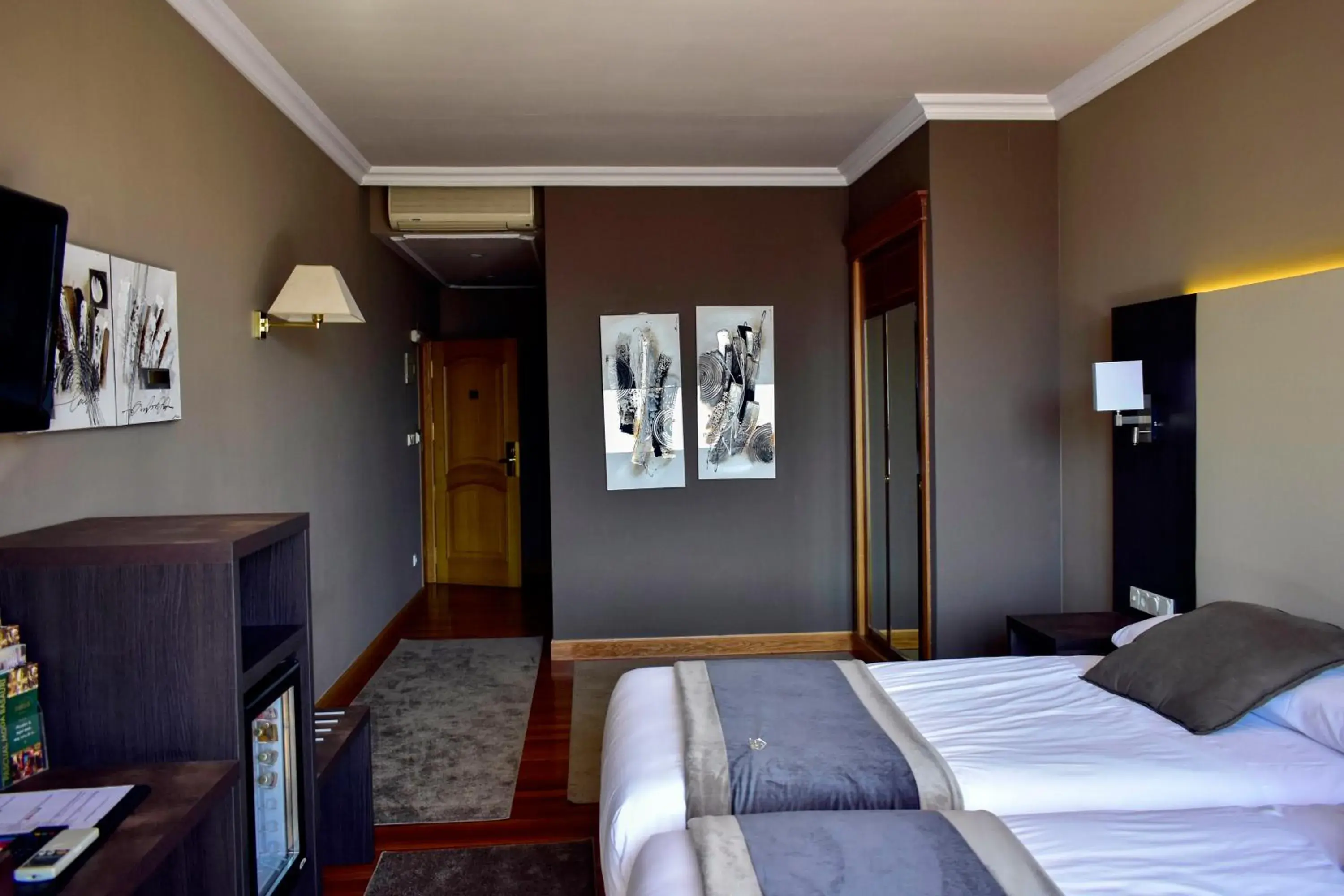 Superior Queen Room with Two Queen Beds in Hotel Armiñe Superior Queen Room with Two Queen Beds in Hotel Armiñe