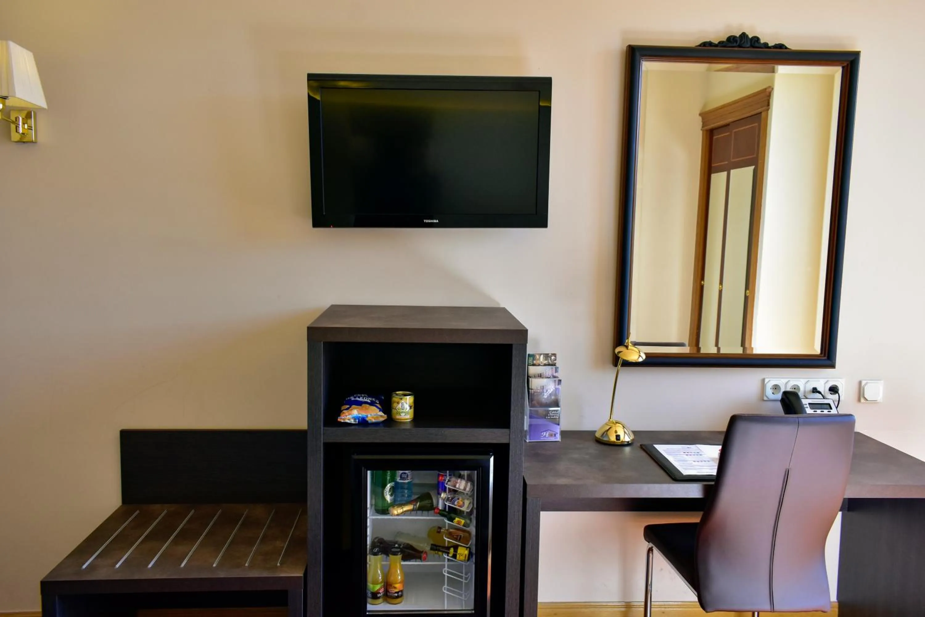 Communal lounge/ TV room in Hotel Armiñe