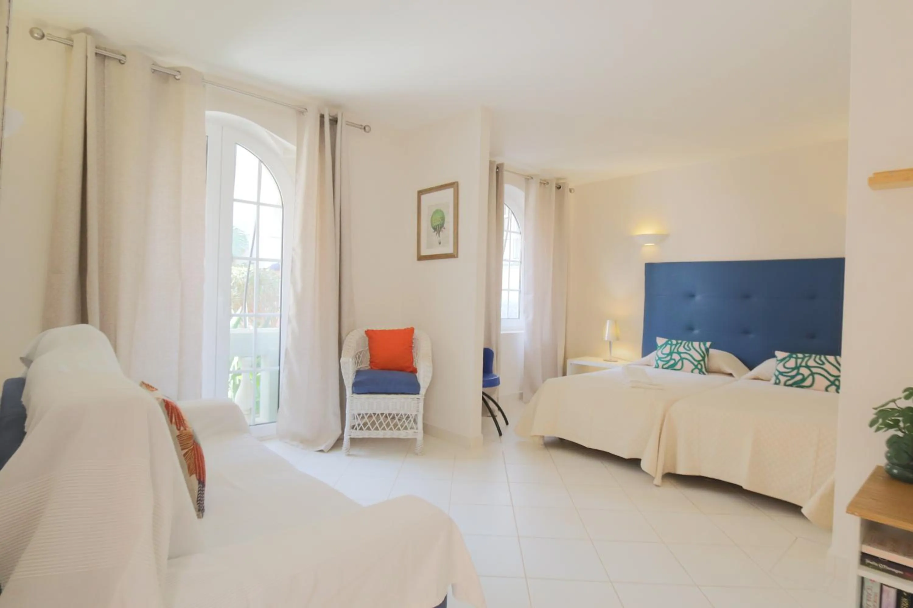 Living room, Bed in The Old Village, Prestige and Solar by Village 4U