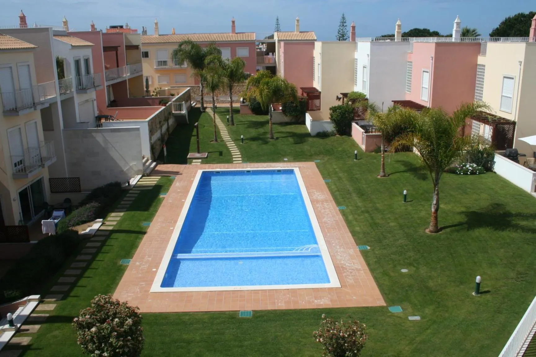 Garden view in The Old Village, Prestige and Solar by Village 4U