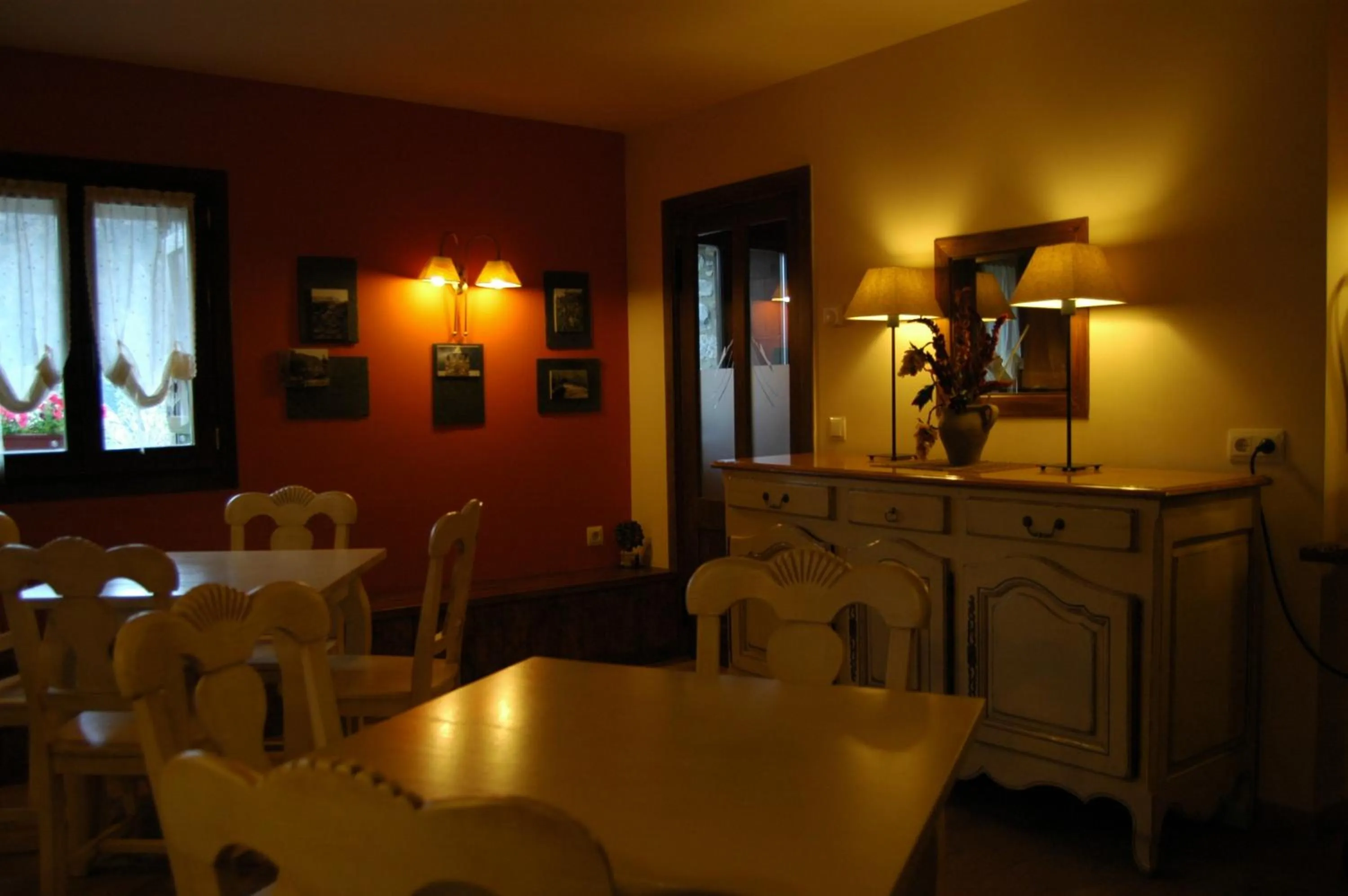 Restaurant/places to eat in Hotel Areulo
