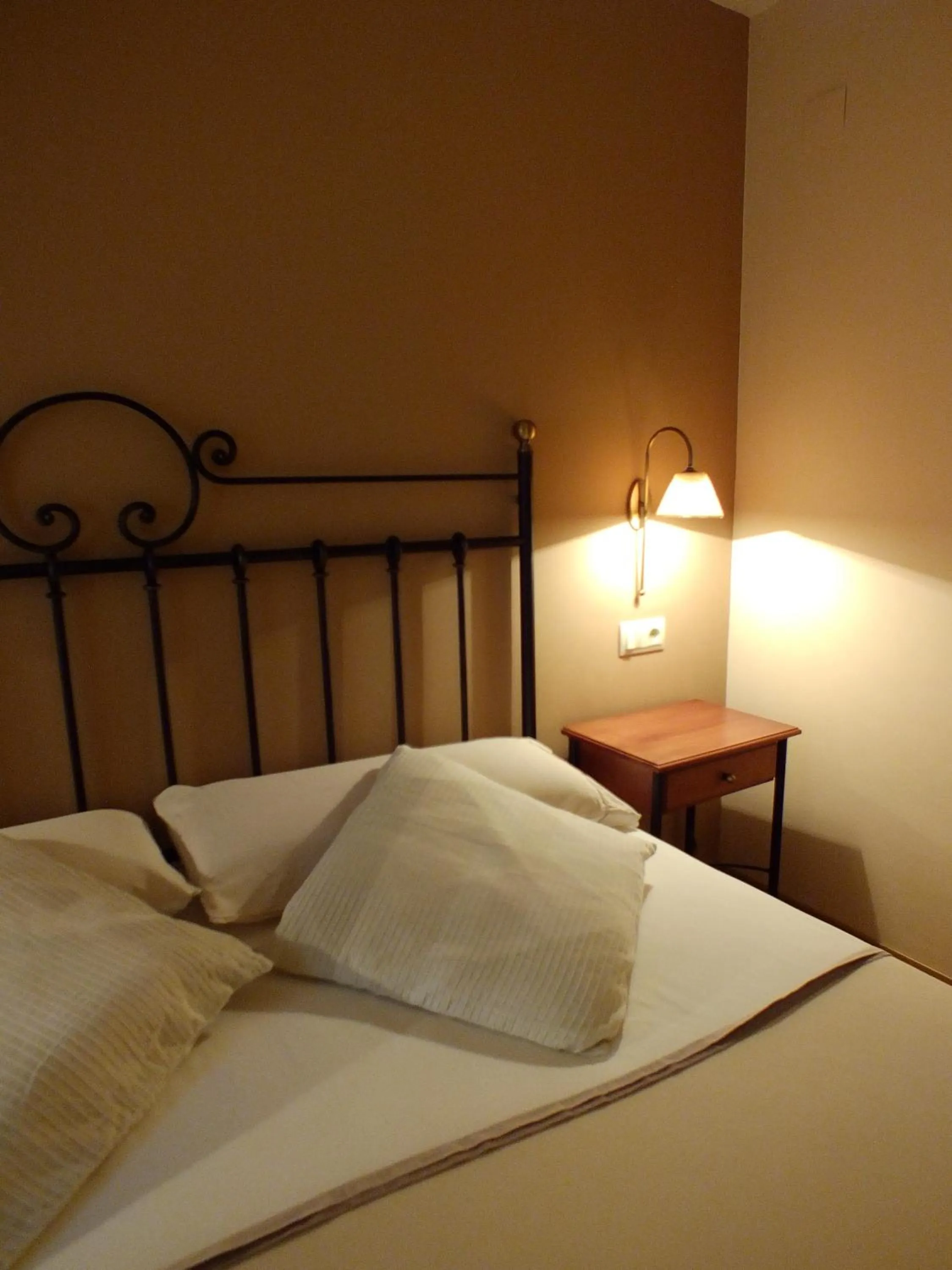 Decorative detail, Bed in Hotel Areulo