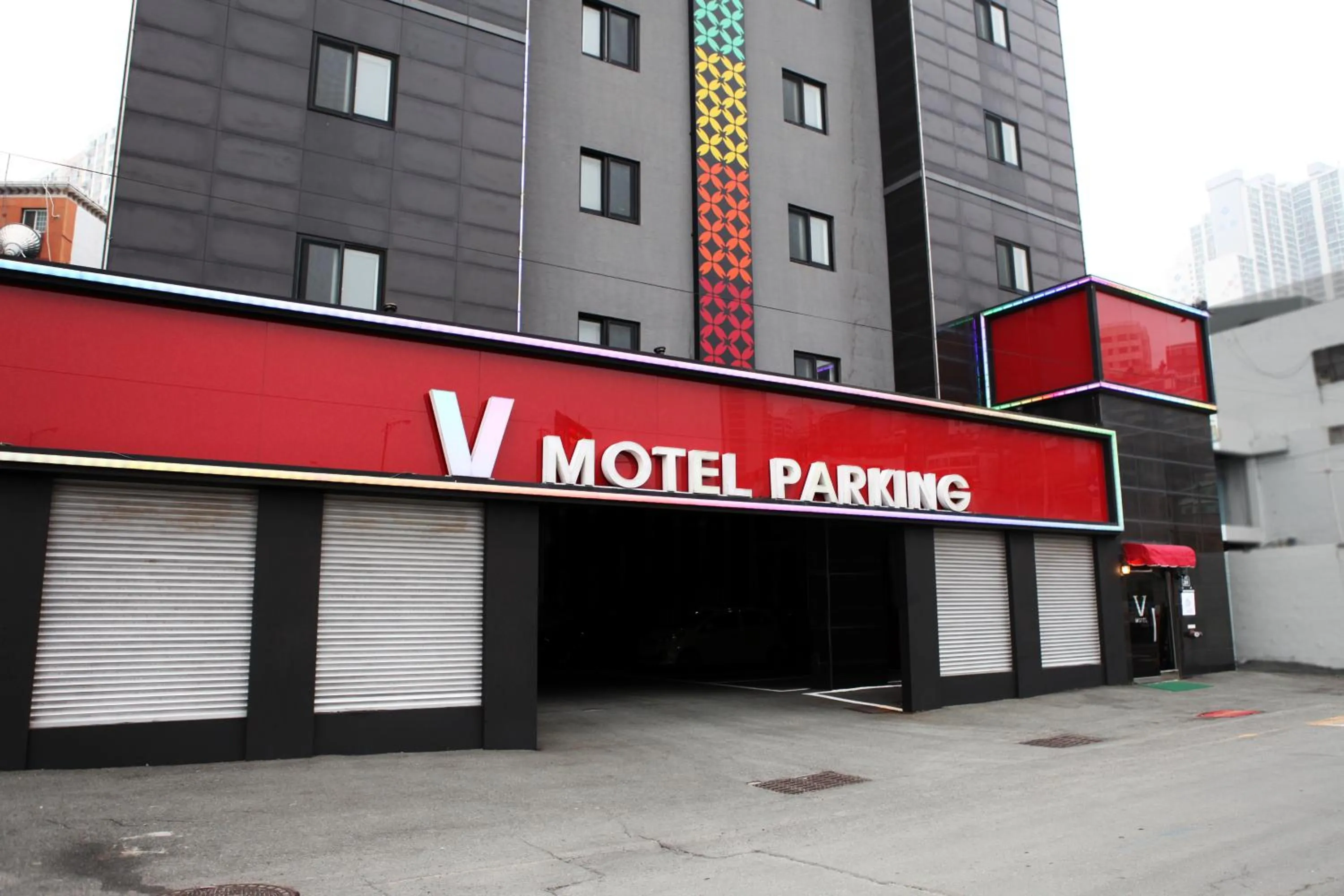 Facade/entrance in V Motel Songdo