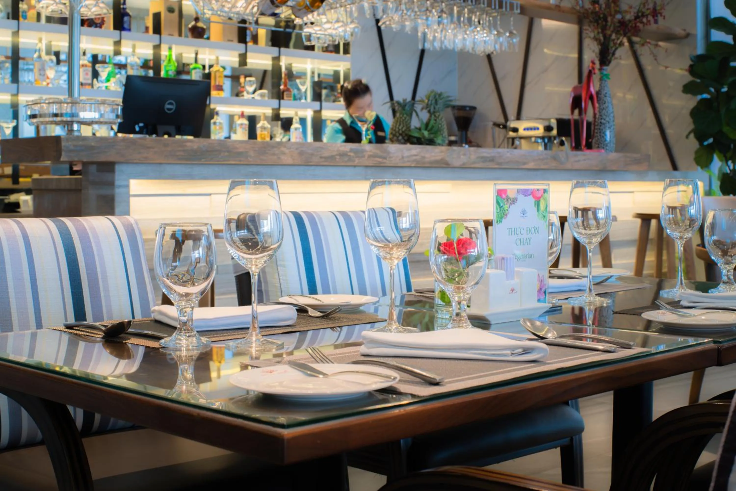 Restaurant/places to eat in Queen Ann Nha Trang Hotel