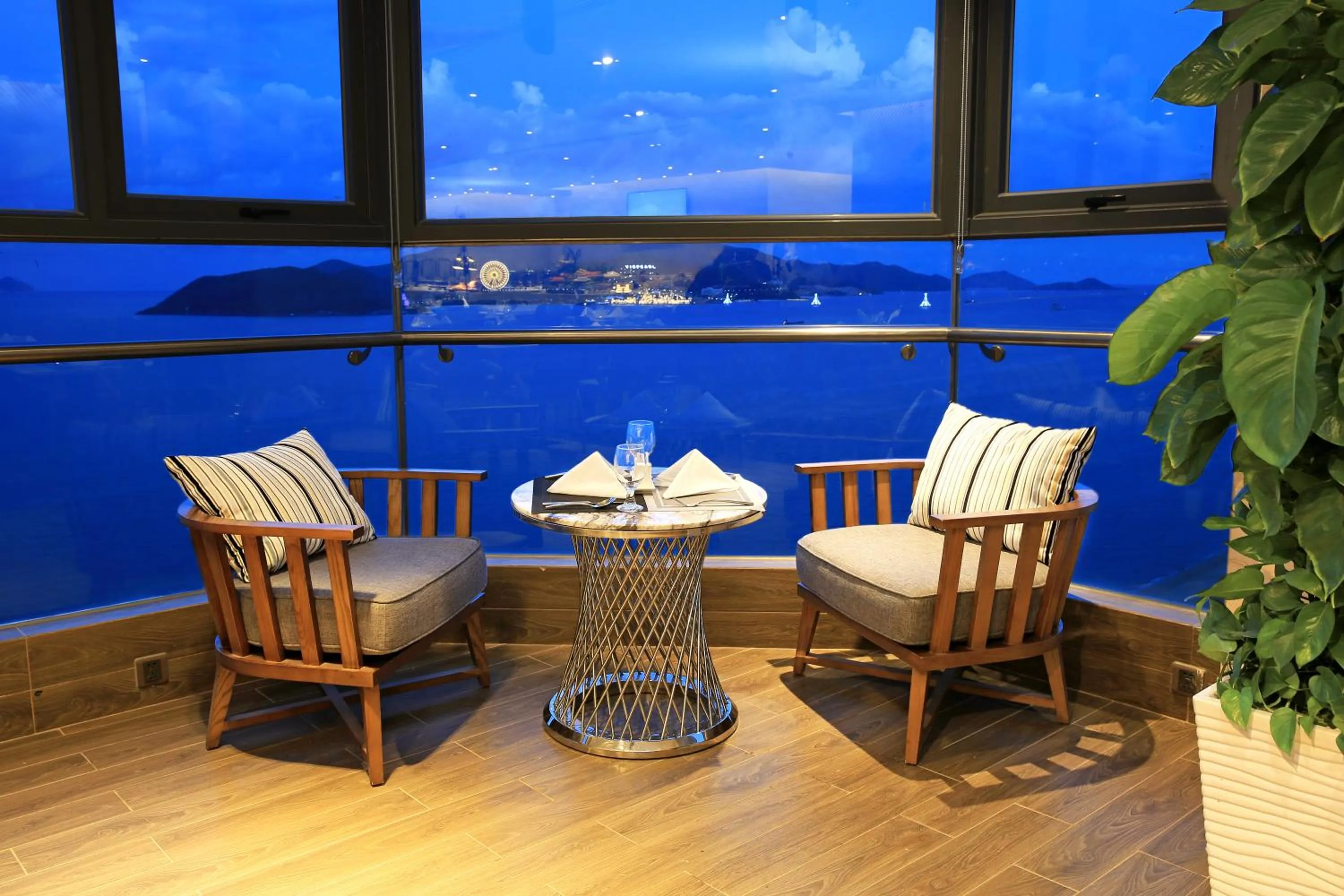 Restaurant/places to eat in Queen Ann Nha Trang Hotel