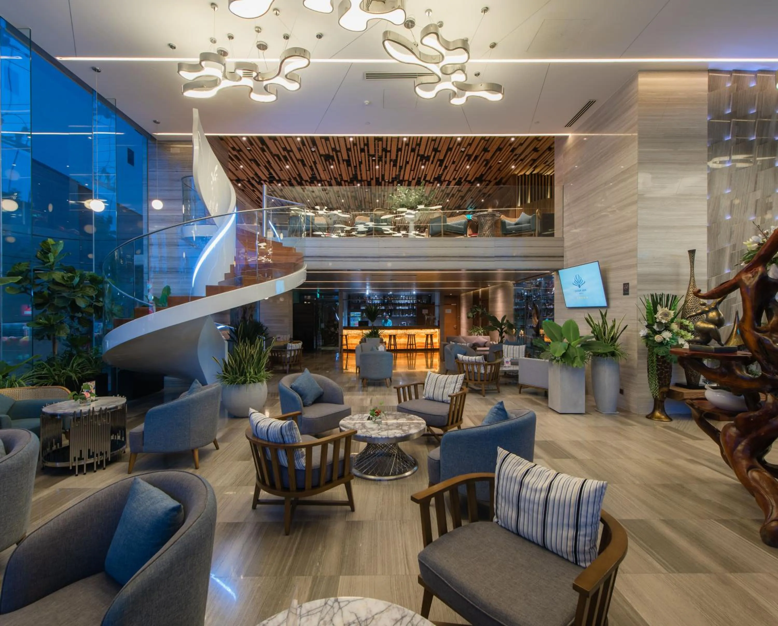 Restaurant/places to eat in Queen Ann Nha Trang Hotel