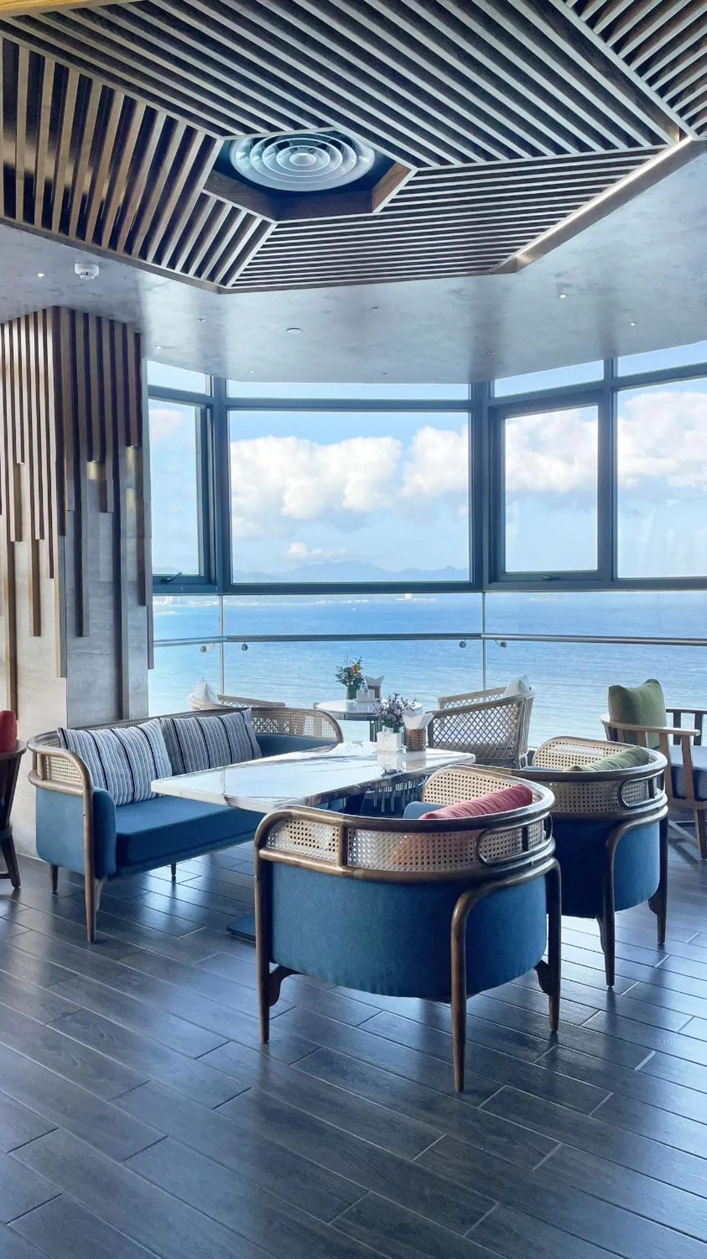 Restaurant/places to eat in Queen Ann Nha Trang Hotel