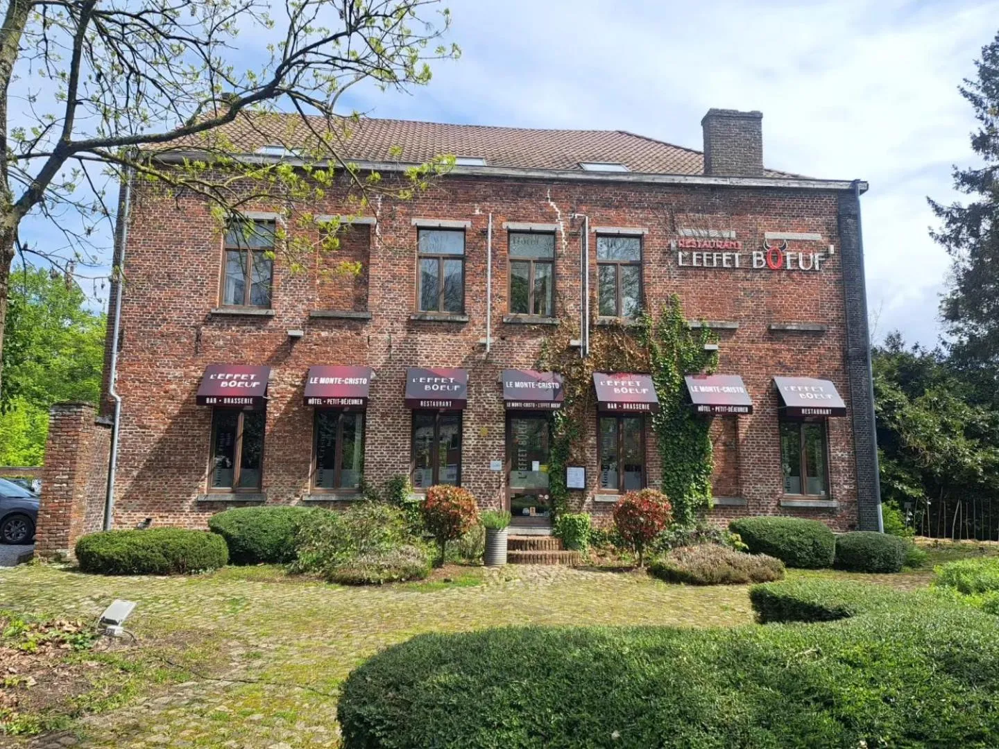 Property building in Hôtel Le Monte-Cristo