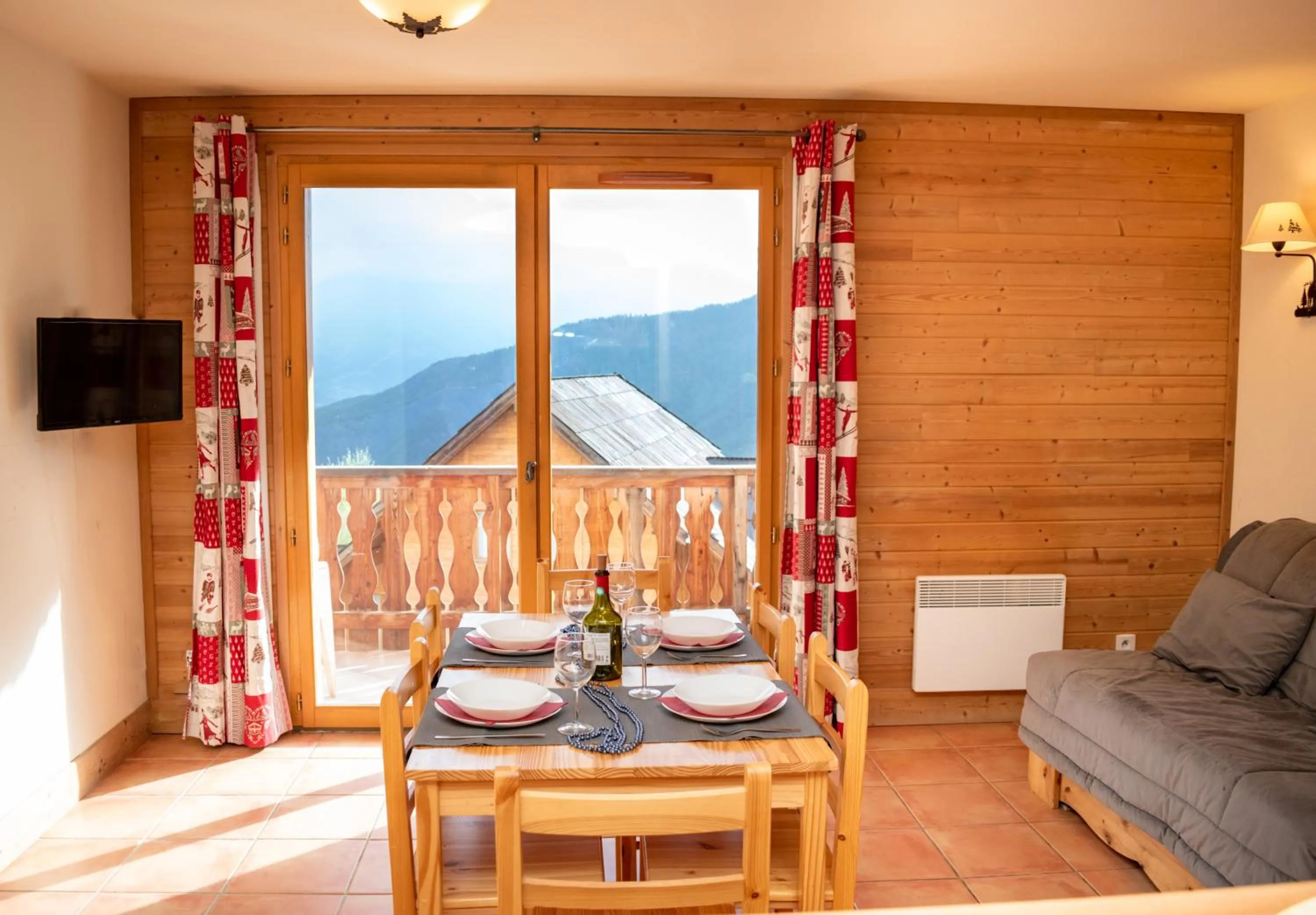 One-Bedroom Apartment (6 Adults) in Chalets de Praroustan by Actisource