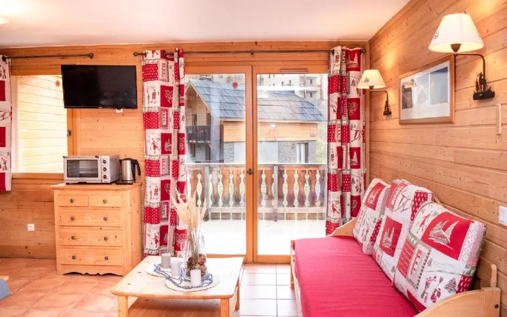 Studio (4 Adults) in Chalets de Praroustan by Actisource