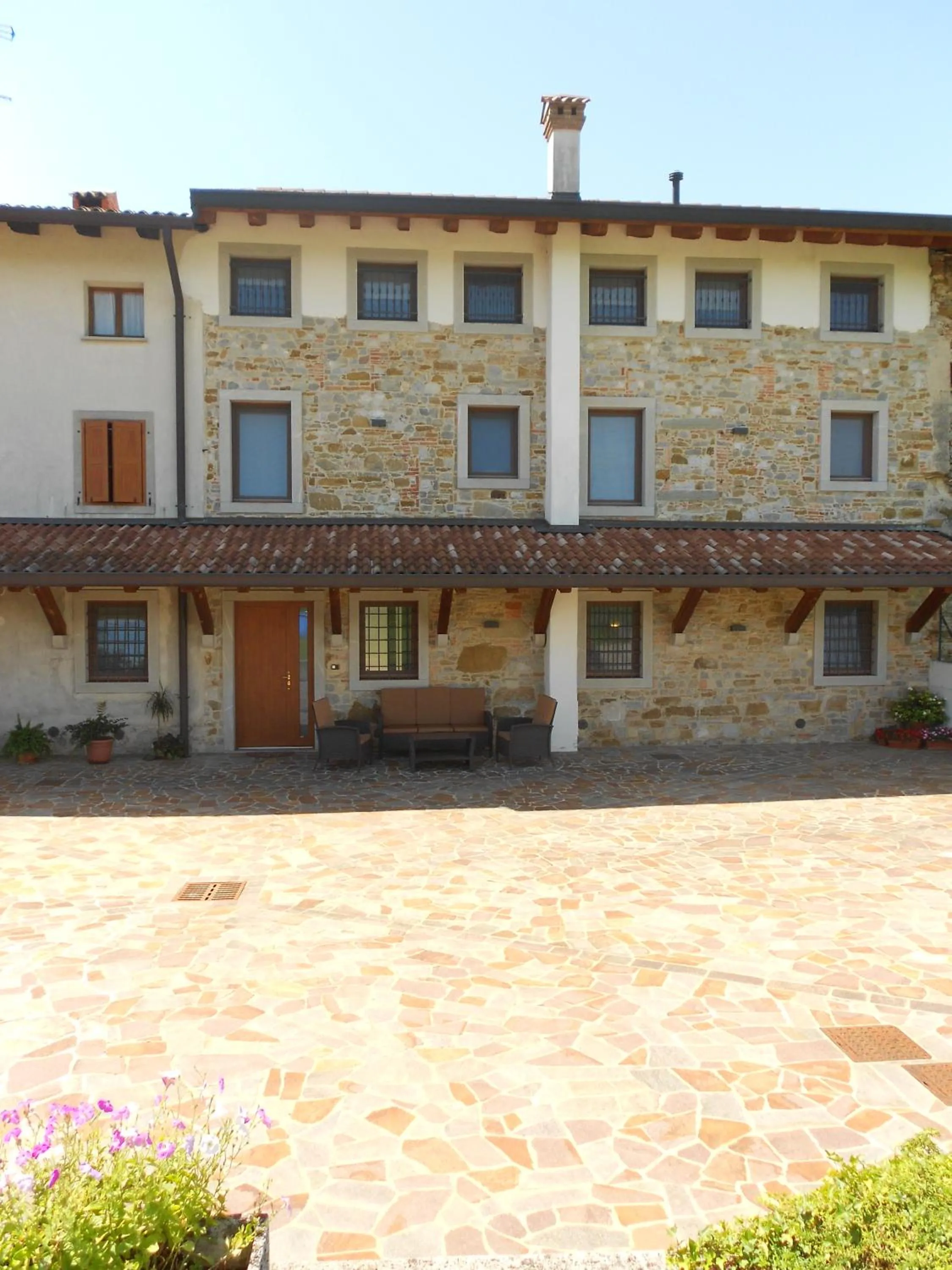 Facade/entrance in b&b Ergira