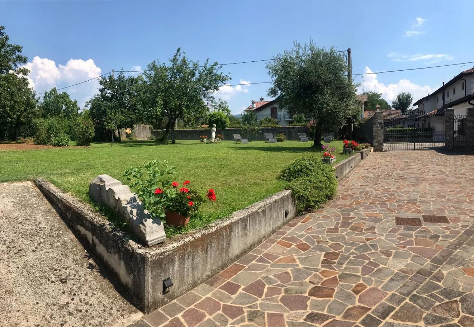 Garden in b&b Ergira