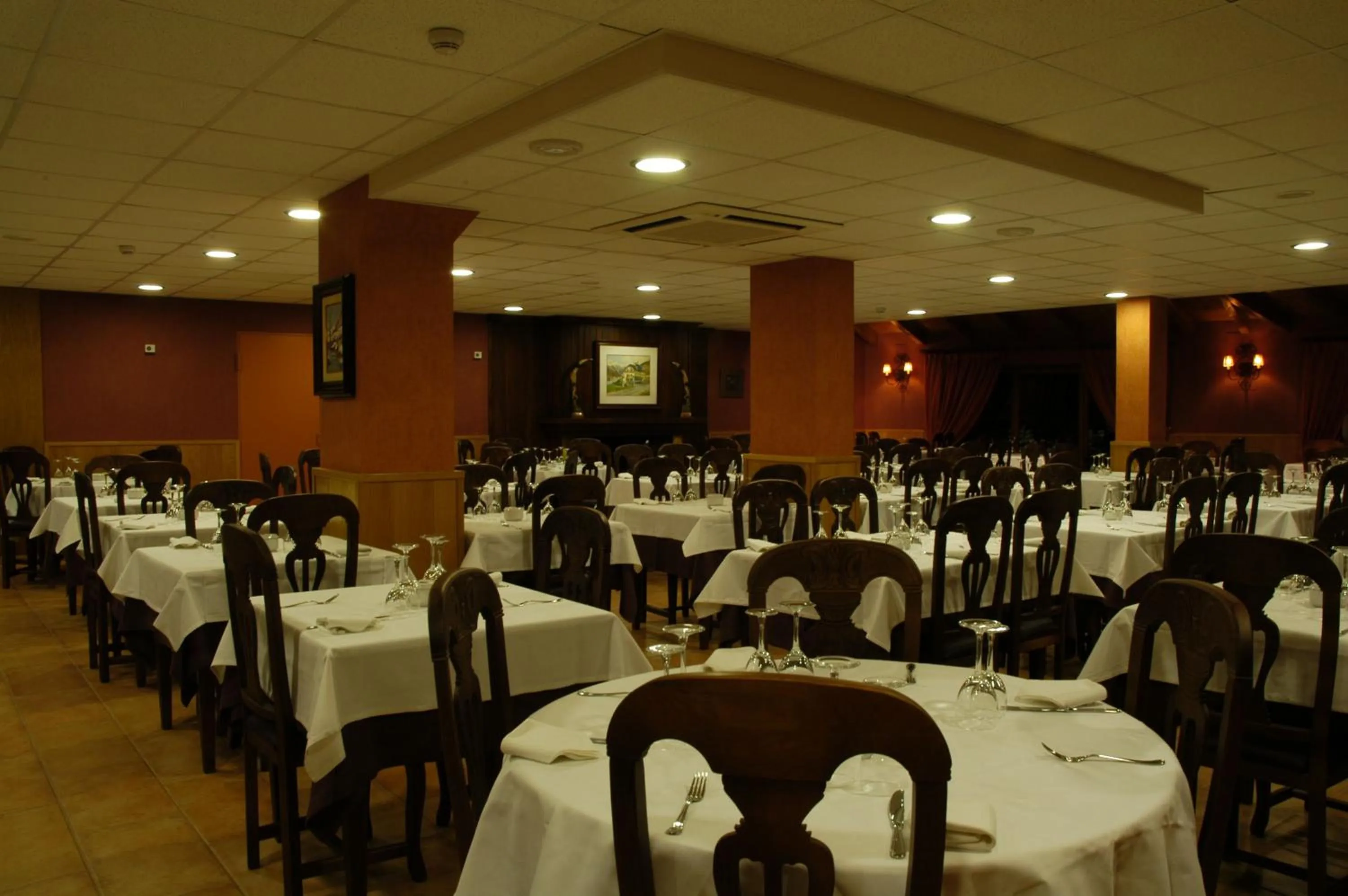 Restaurant/places to eat in Hotel & Restaurante Peña