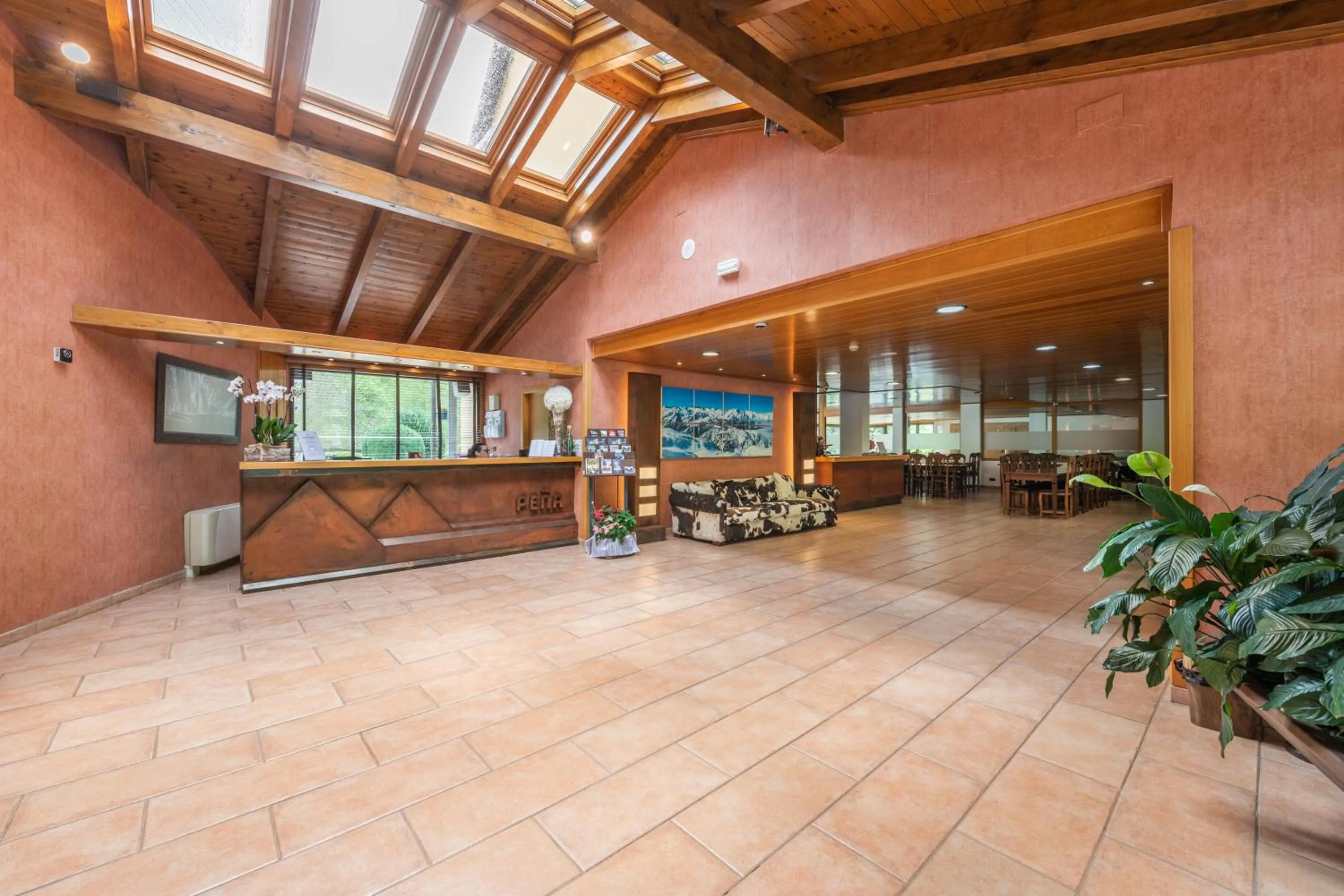 Lobby or reception in Hotel & Restaurante Peña