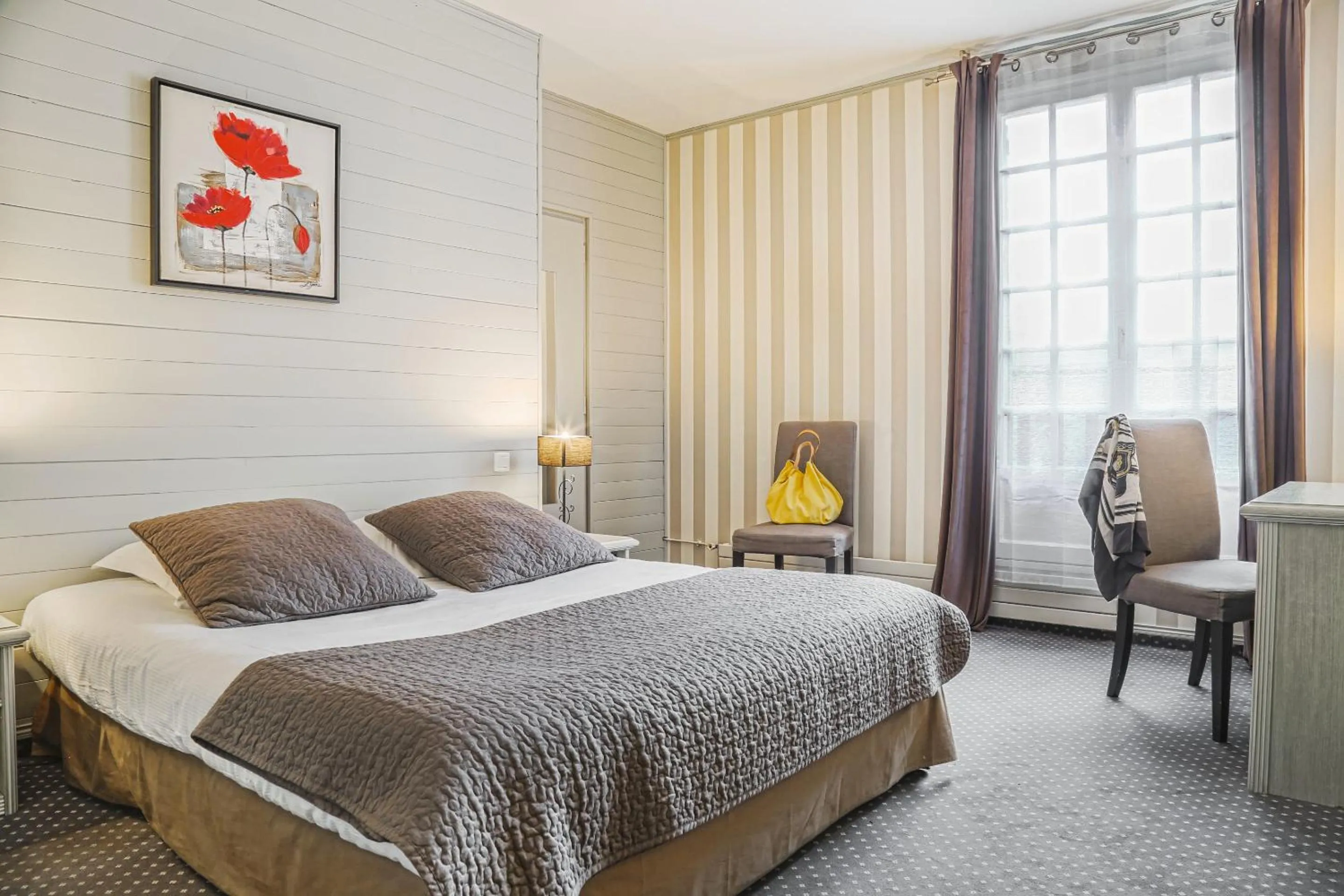 Bedroom, Bed in Hôtel-Spa-Piscine Le Petit Castel Beuzeville-Honfleur