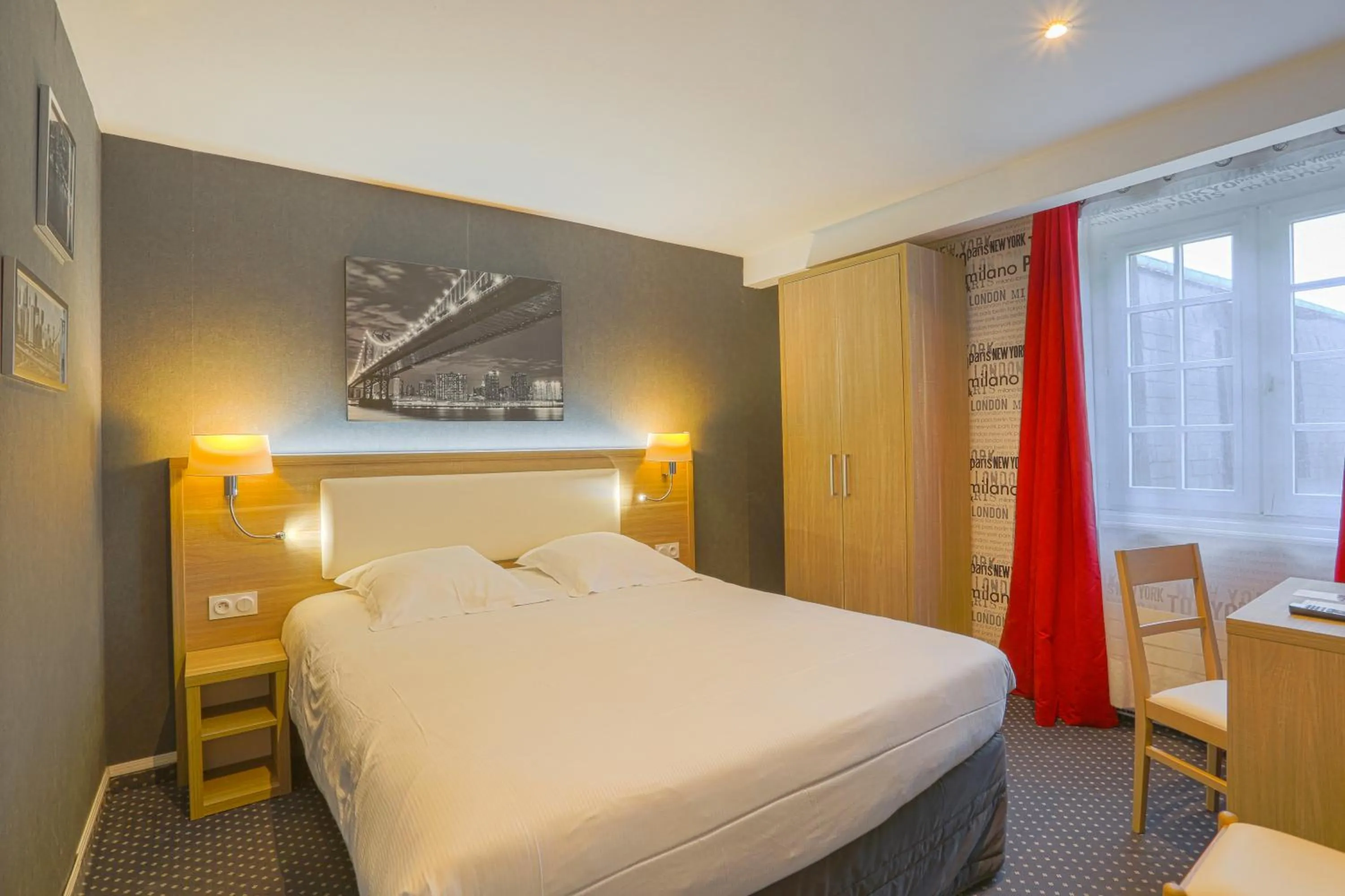 Garden view, Bed in Hôtel-Spa-Piscine Le Petit Castel Beuzeville-Honfleur