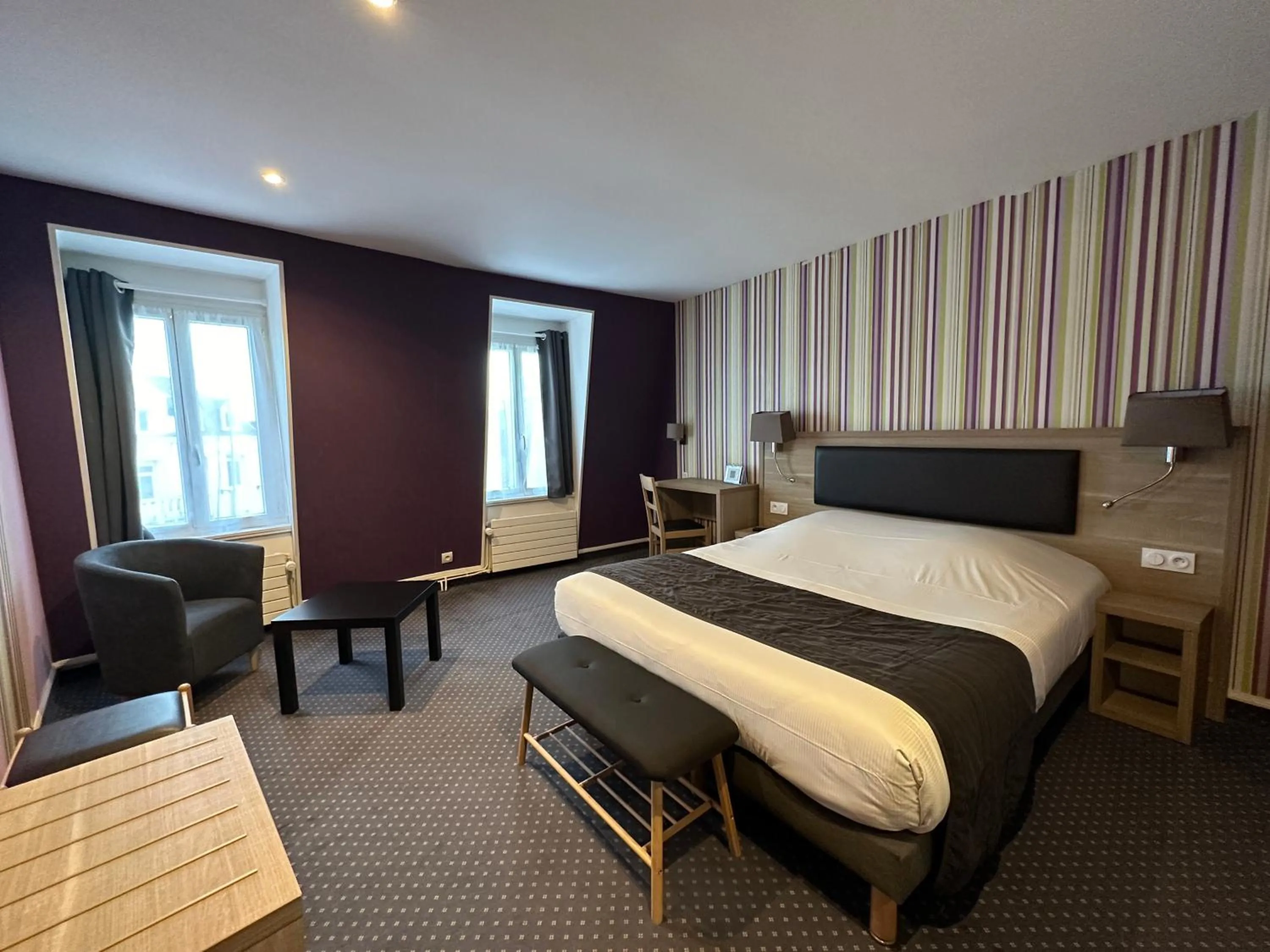 Photo of the whole room, Bed in Hôtel-Spa-Piscine Le Petit Castel Beuzeville-Honfleur