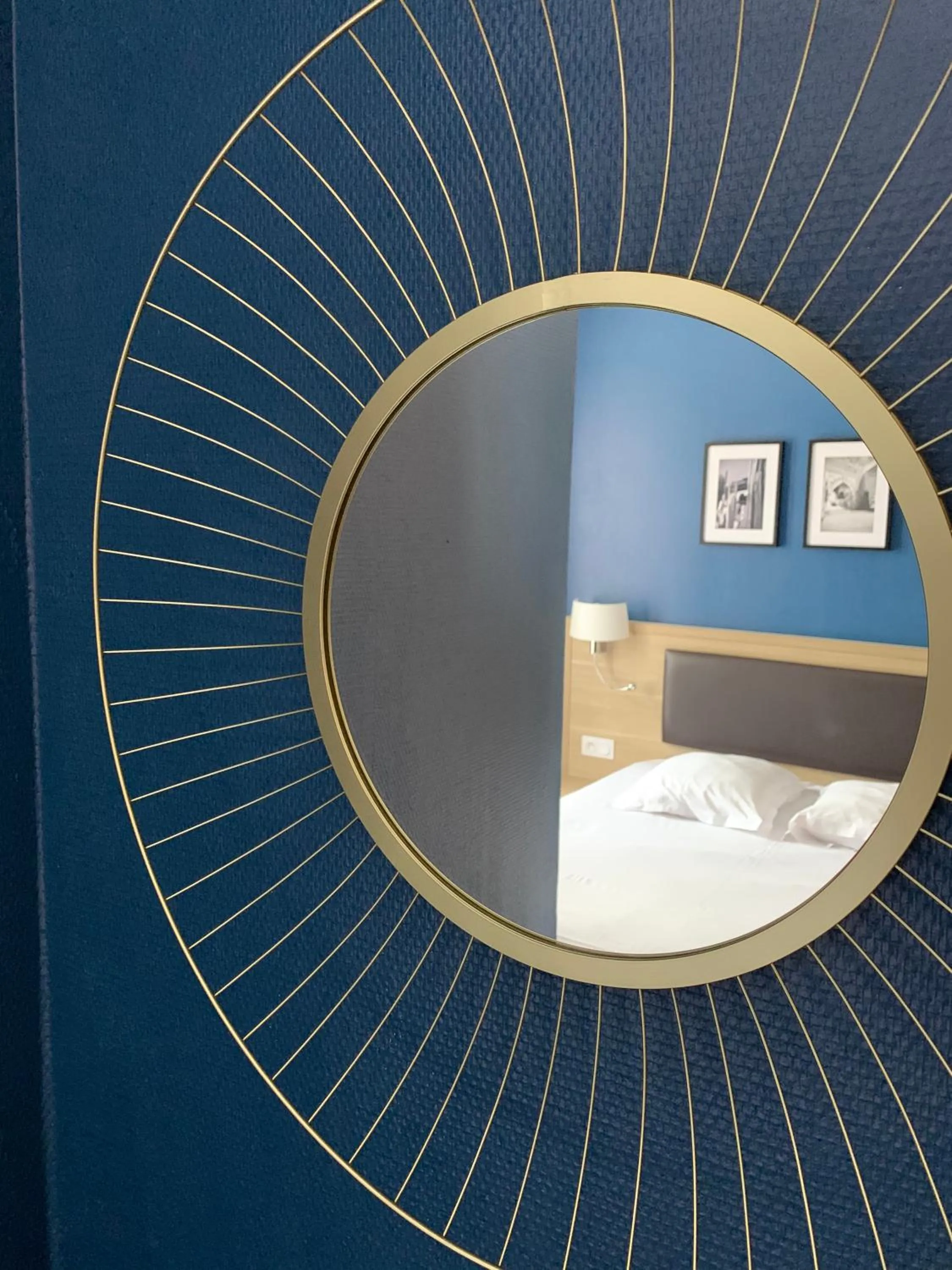 Bedroom in Hôtel-Spa-Piscine Le Petit Castel Beuzeville-Honfleur