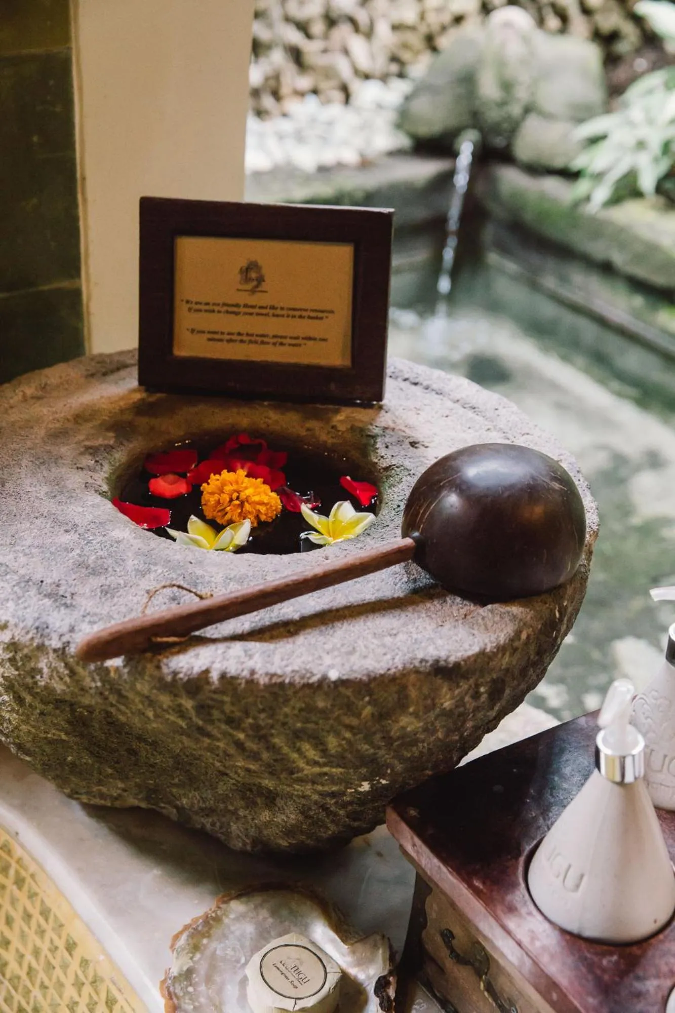 Bathroom in Hotel Tugu Bali