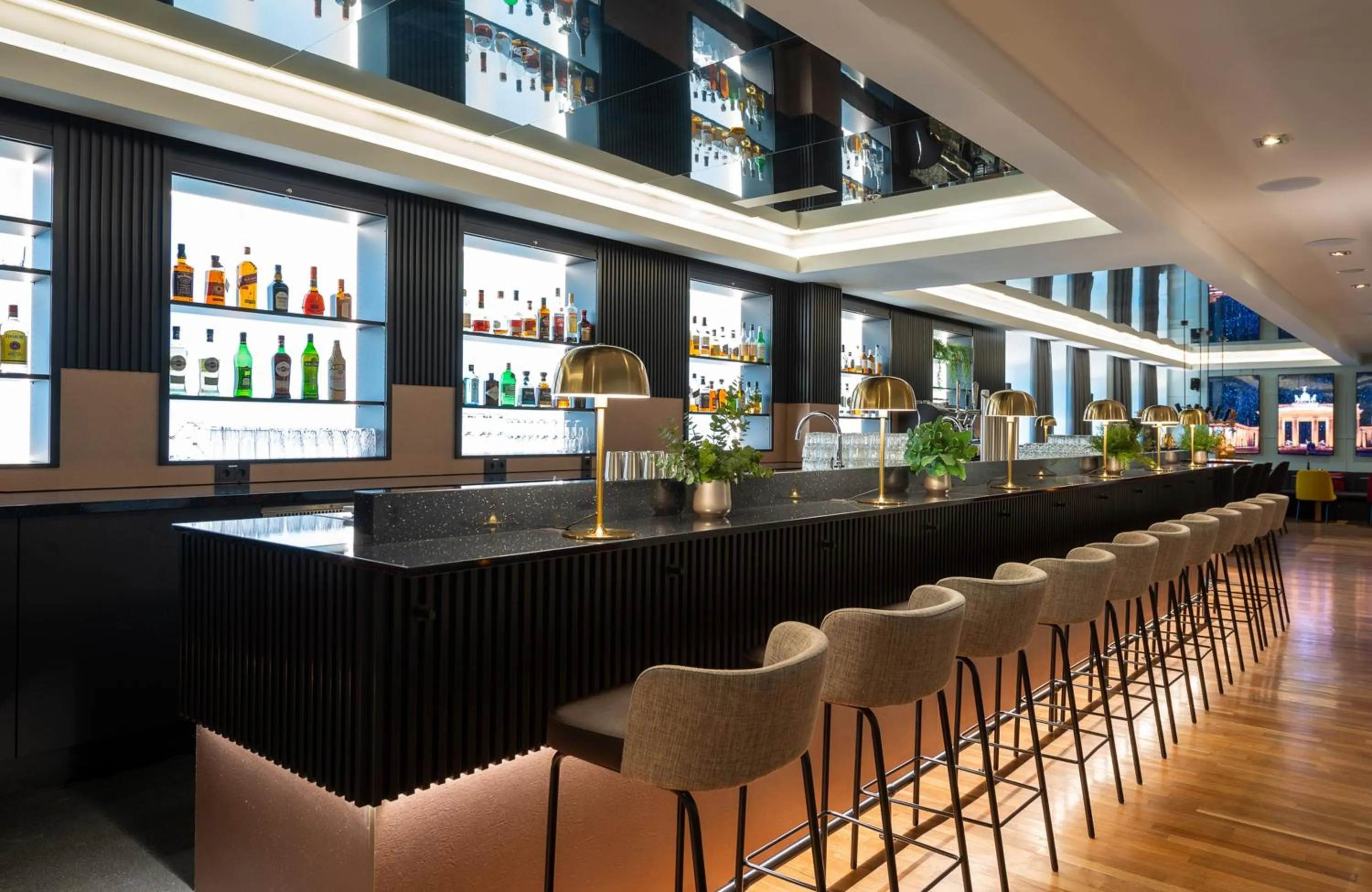 Lounge or bar in Leonardo Royal Hotel Berlin Alexanderplatz