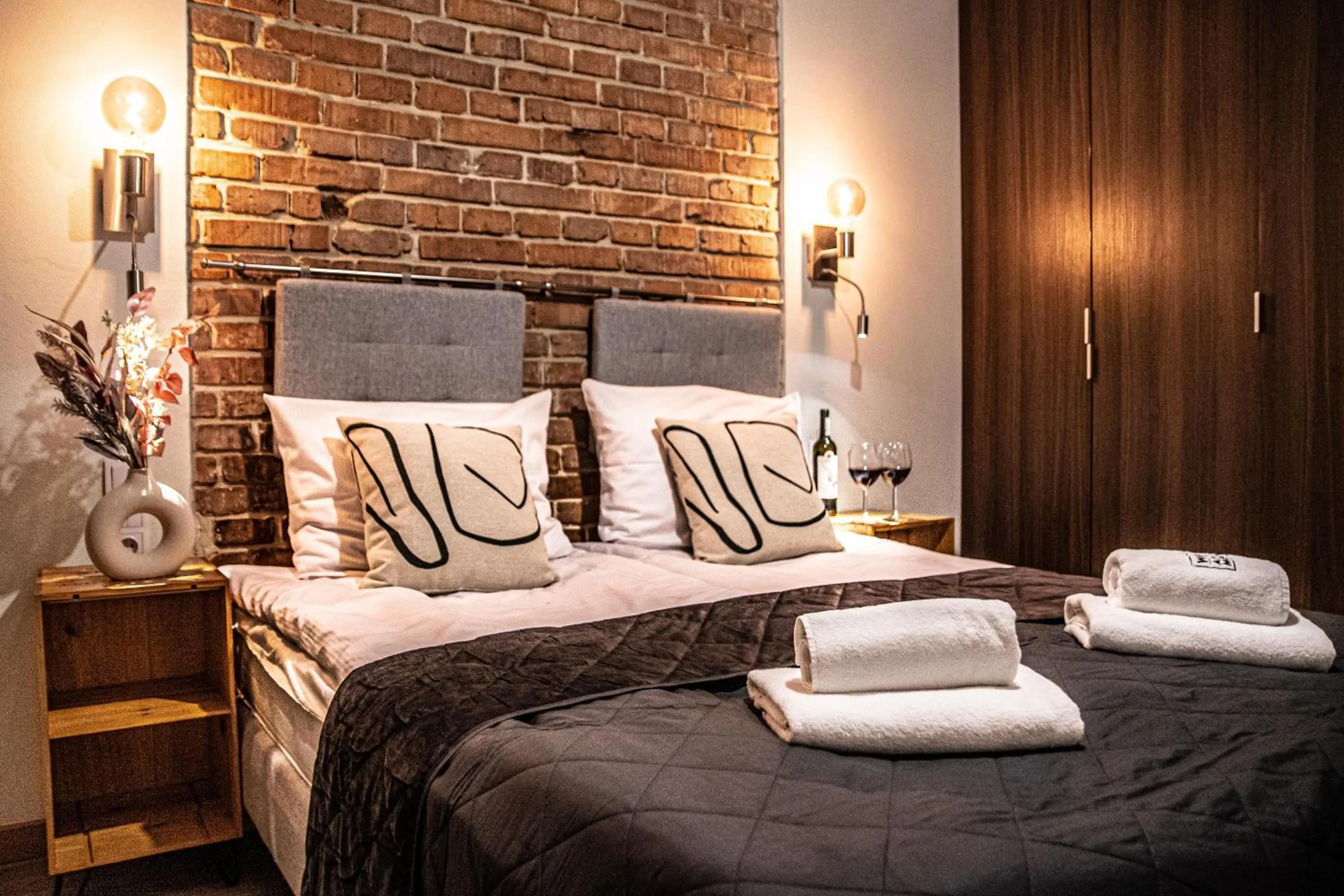 Bedroom, Bed in Wine Apartments