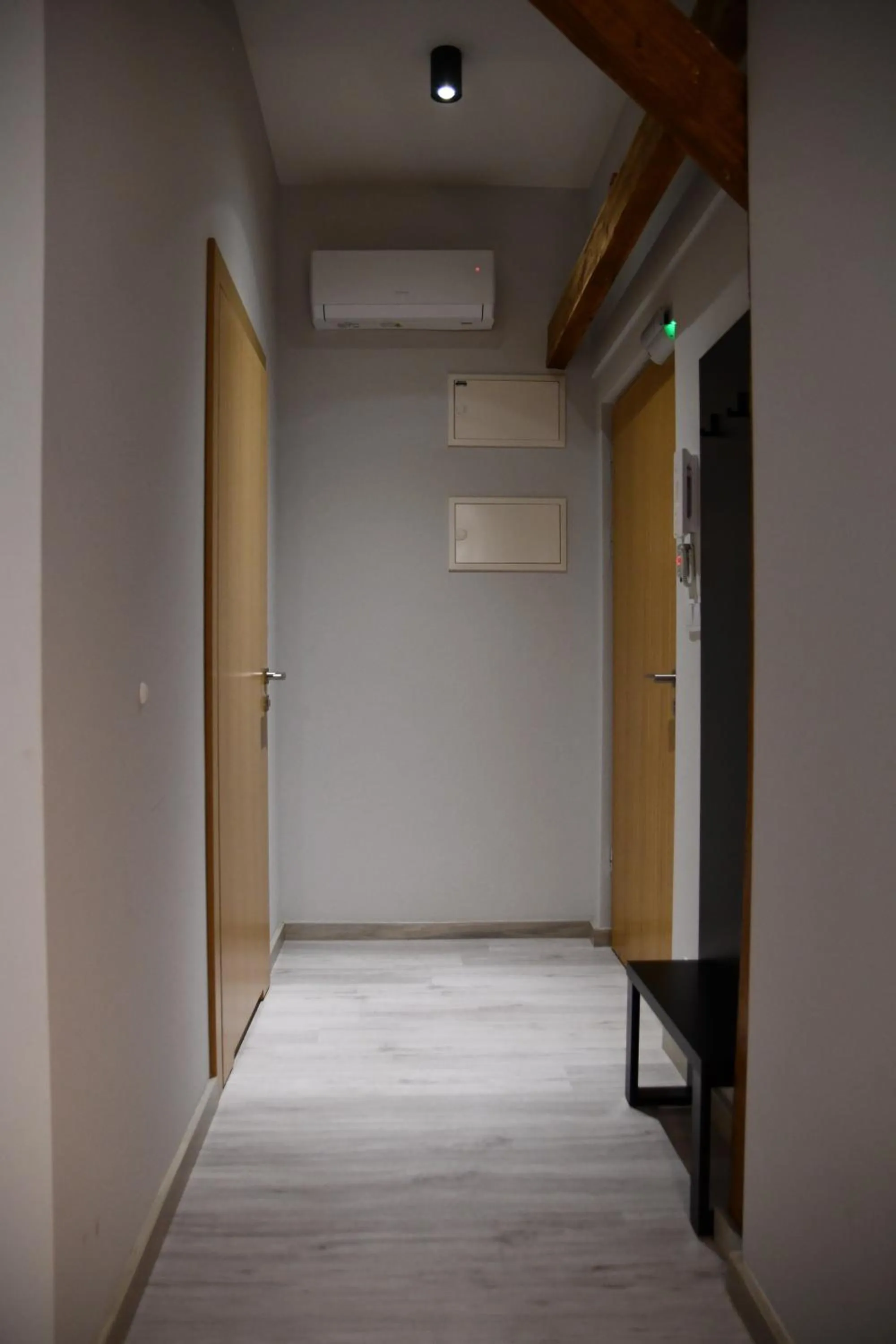 air conditioner in Wine Apartments