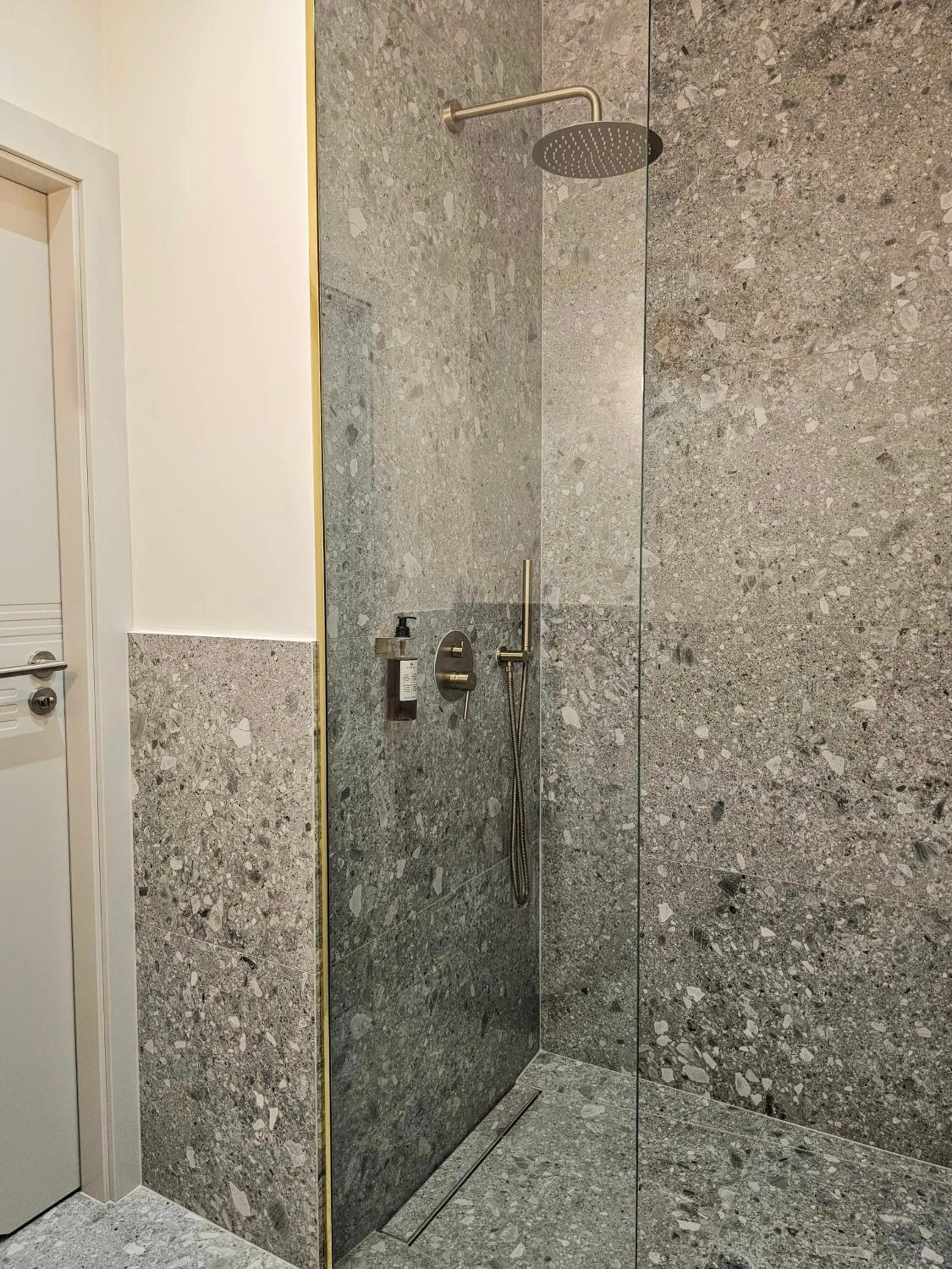 Shower in Wine Apartments