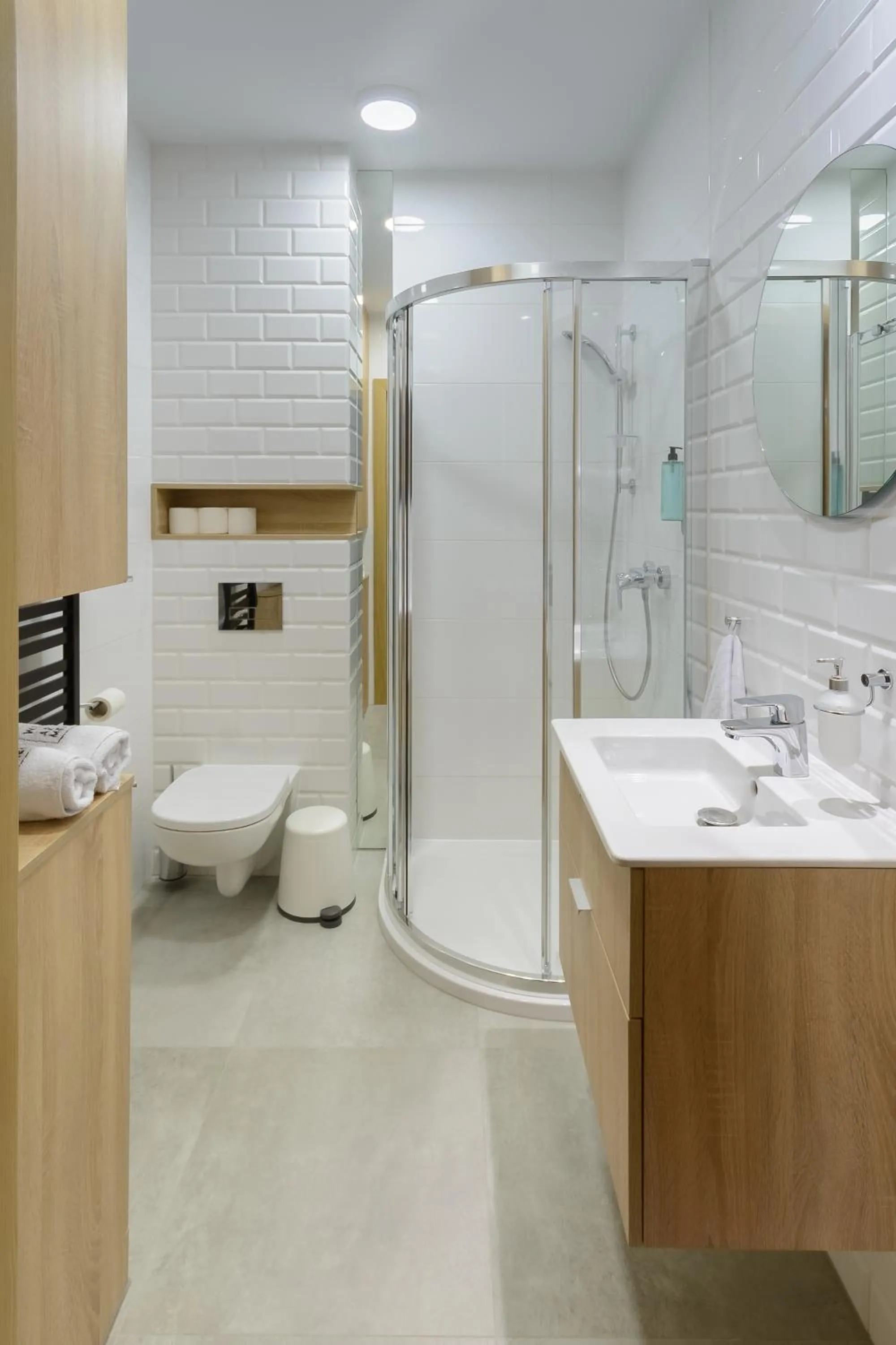 Shower in Wine Apartments