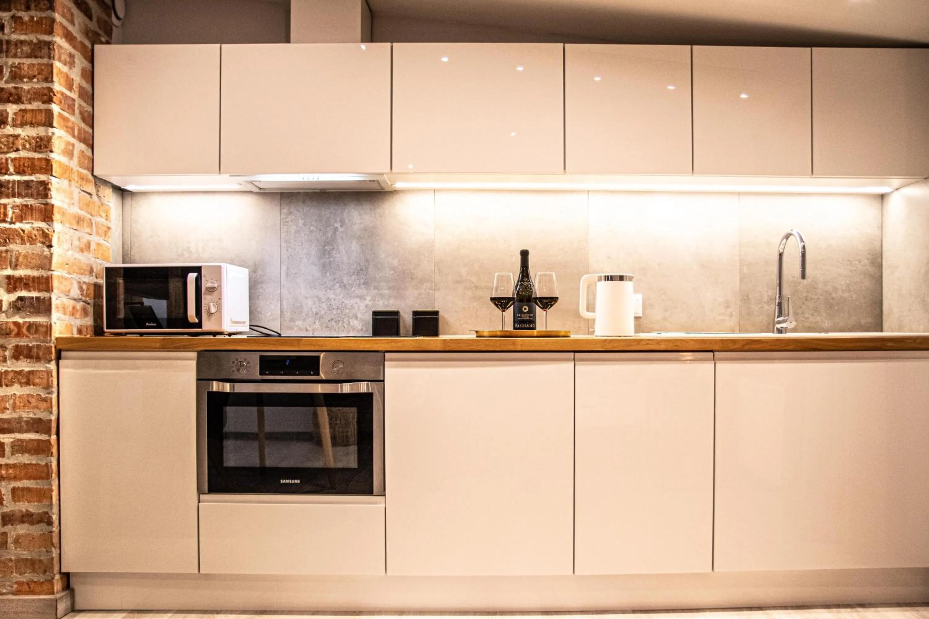 Coffee/tea facilities in Wine Apartments