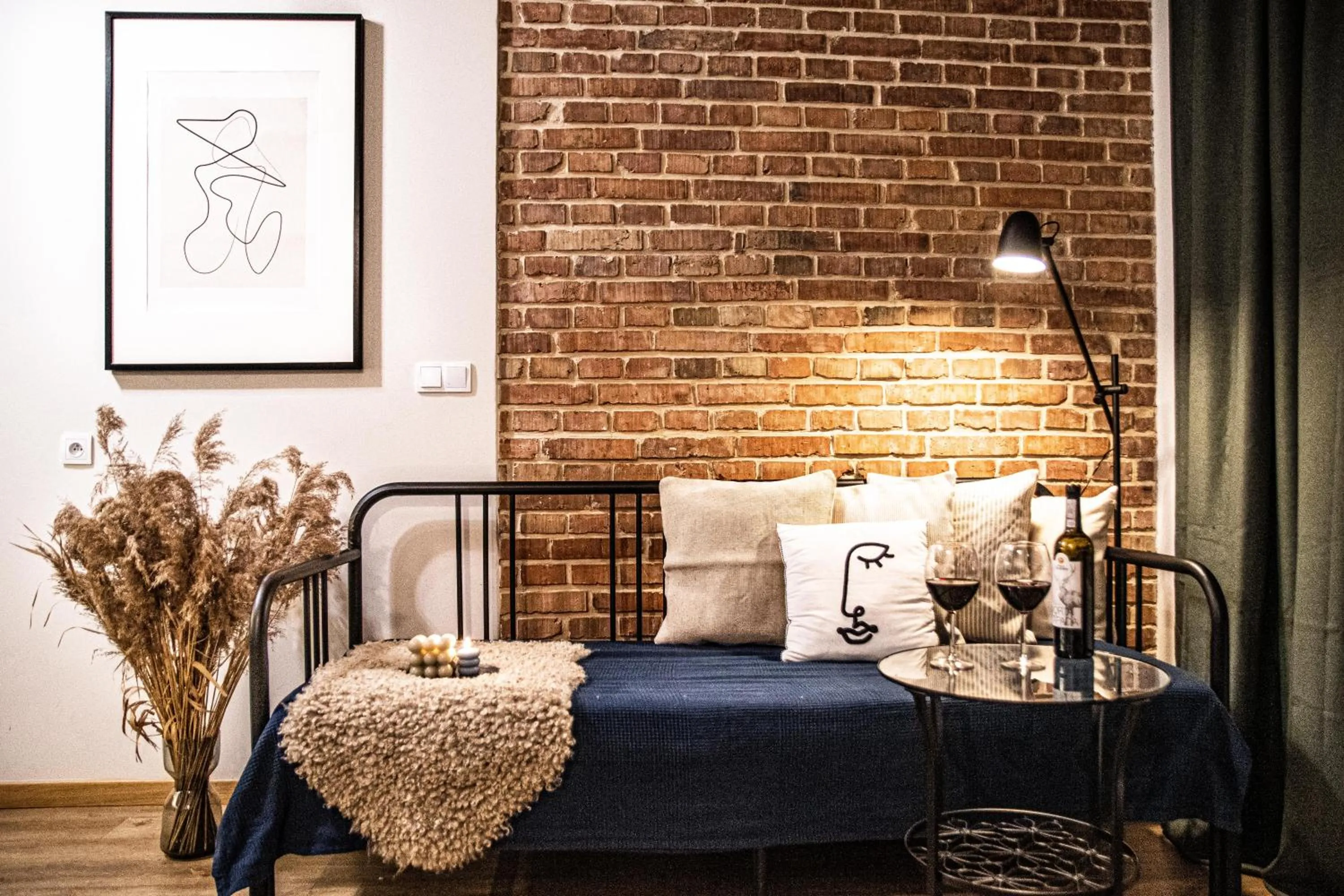 Living room, Bed in Wine Apartments