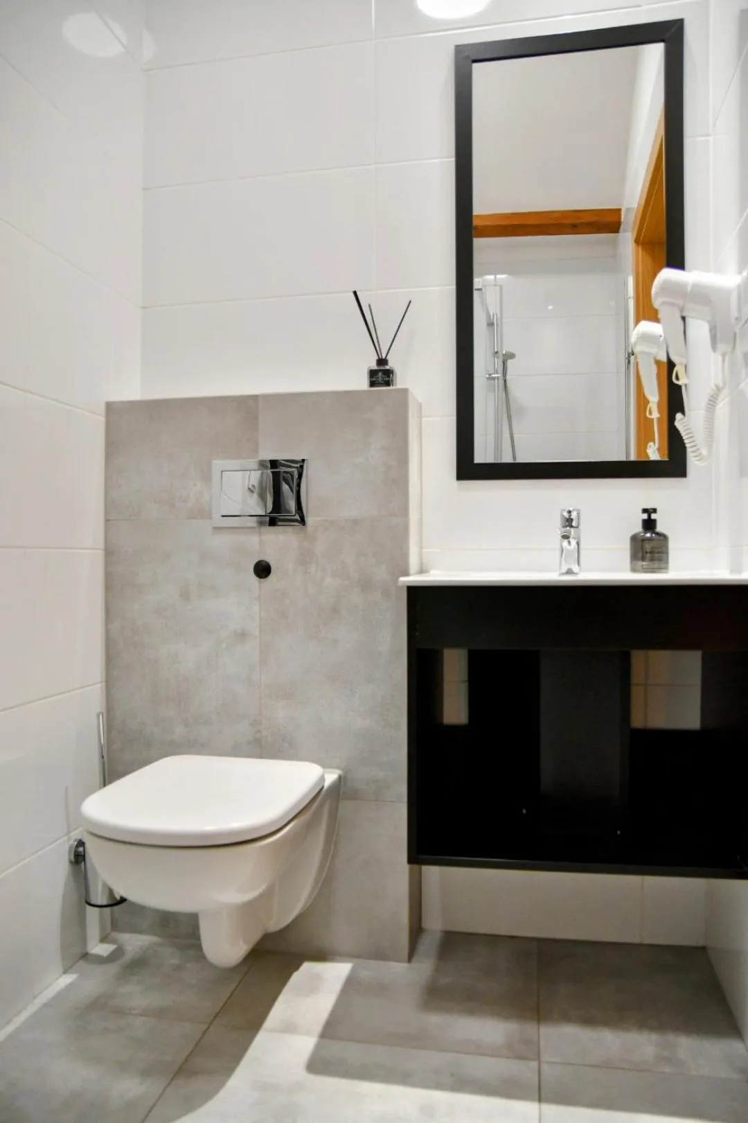 Shower in Wine Apartments