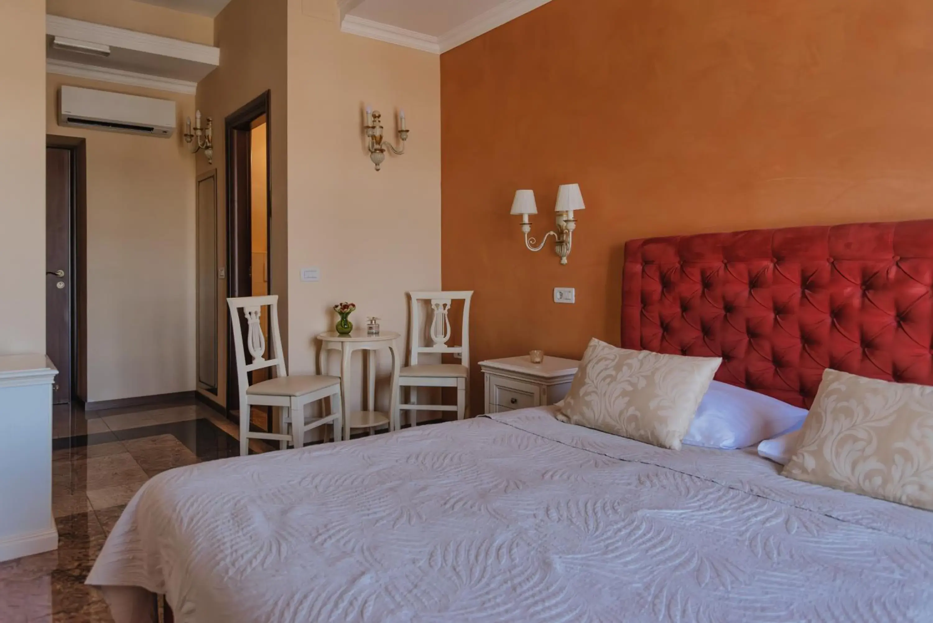 Deluxe King Room - single occupancy in Bella & Stella rooms Deluxe King Room - single occupancy in Bella & Stella rooms