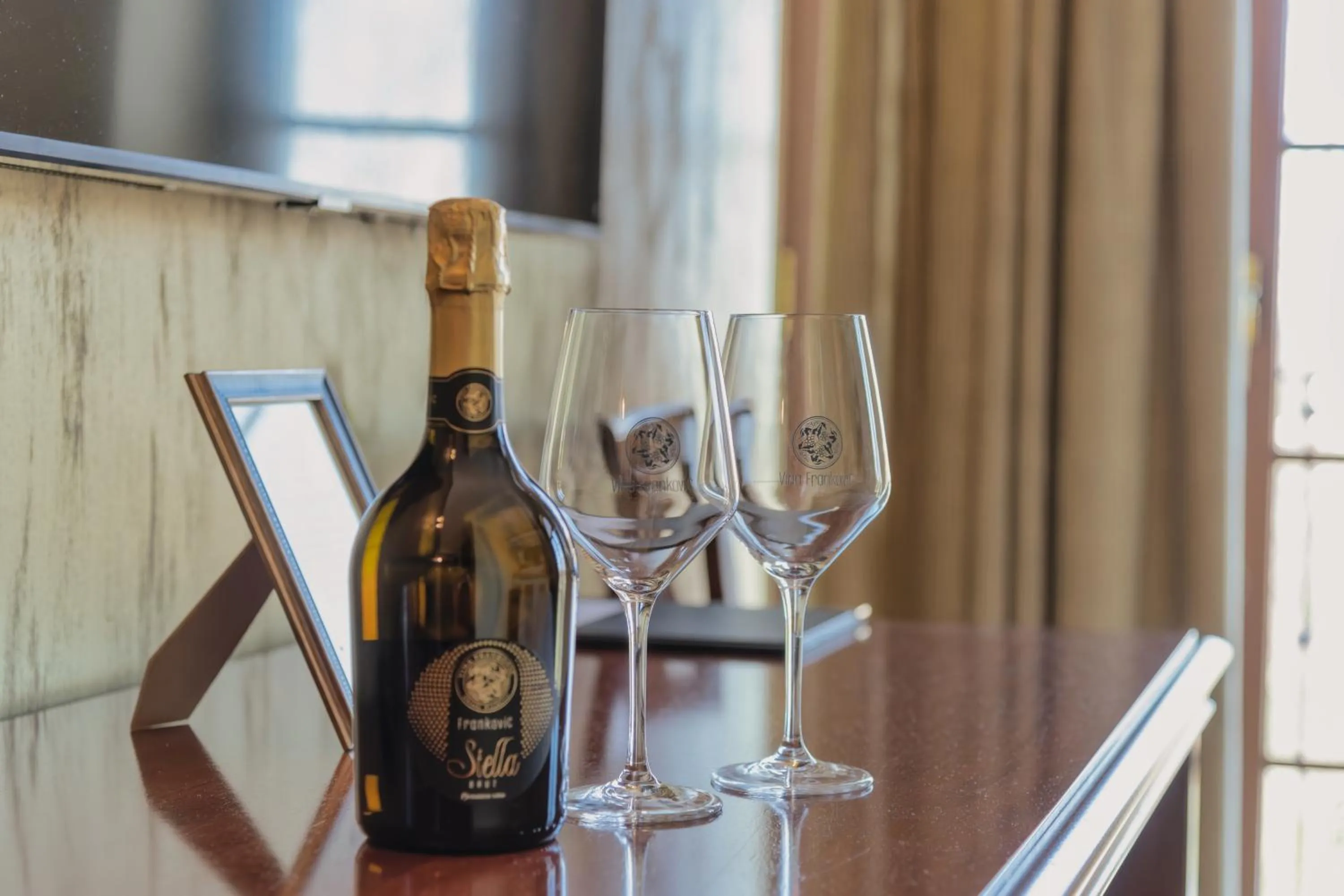 Bella & Stella rooms