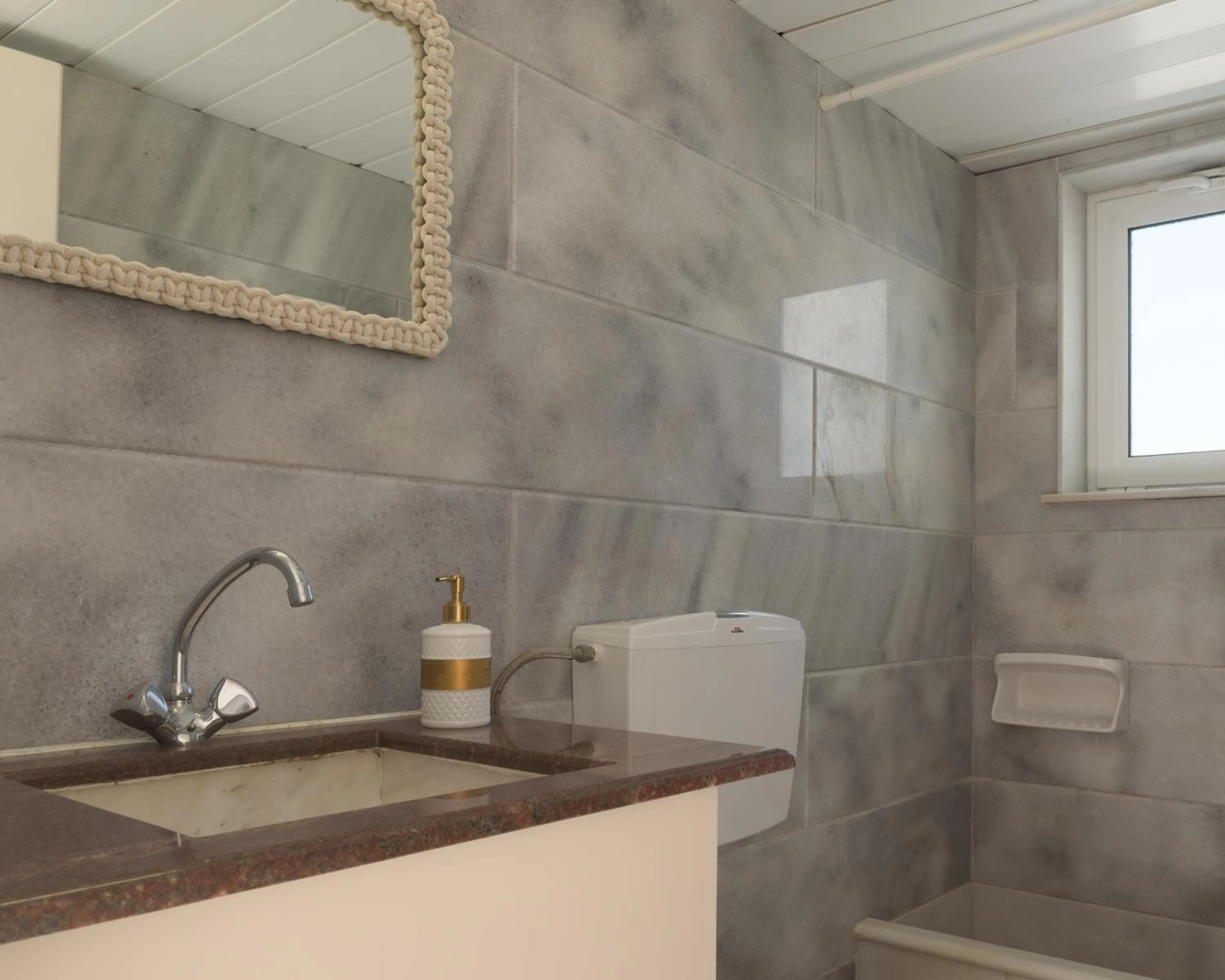 Bathroom in Reina Apartments