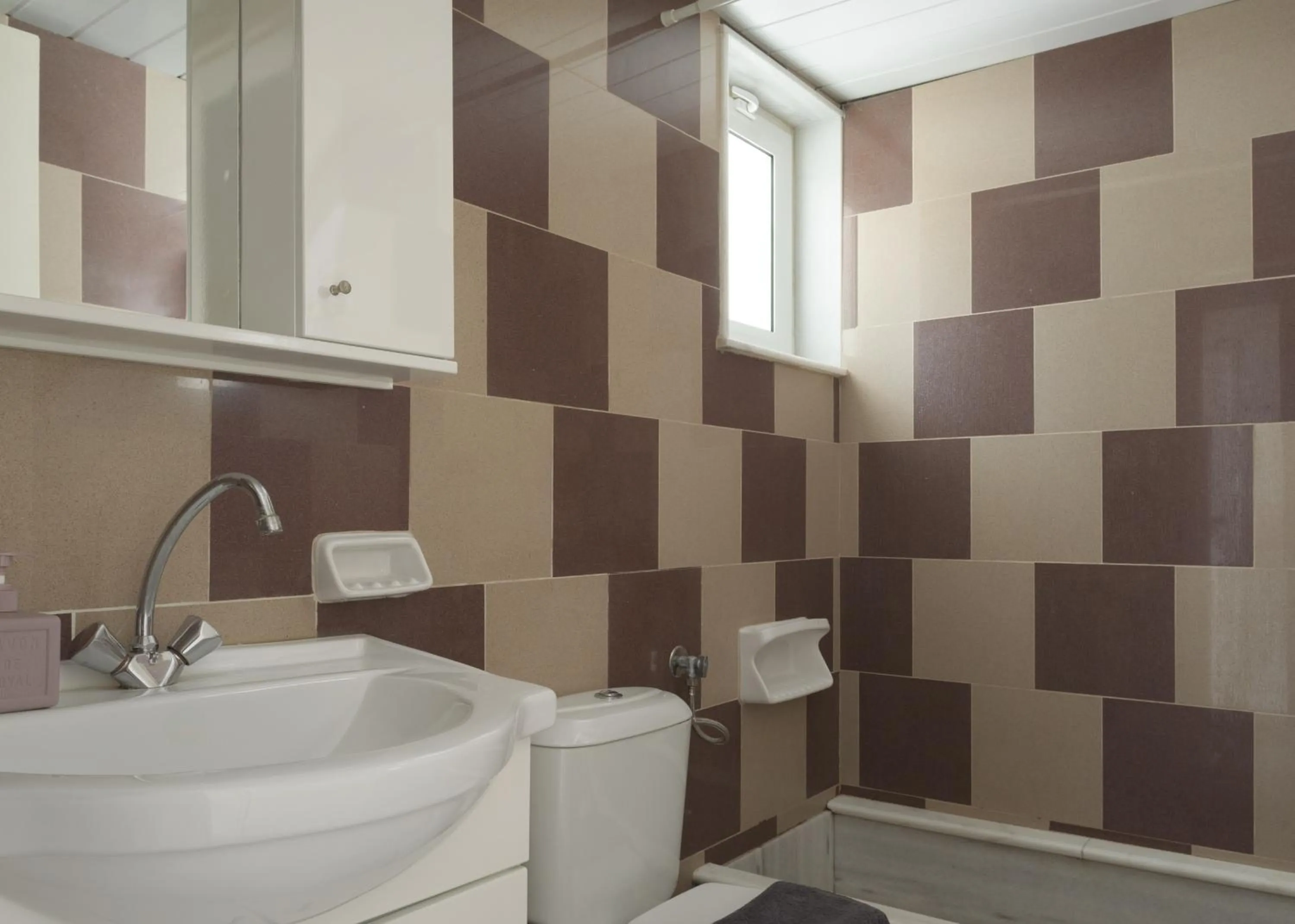 Bathroom in Reina Apartments