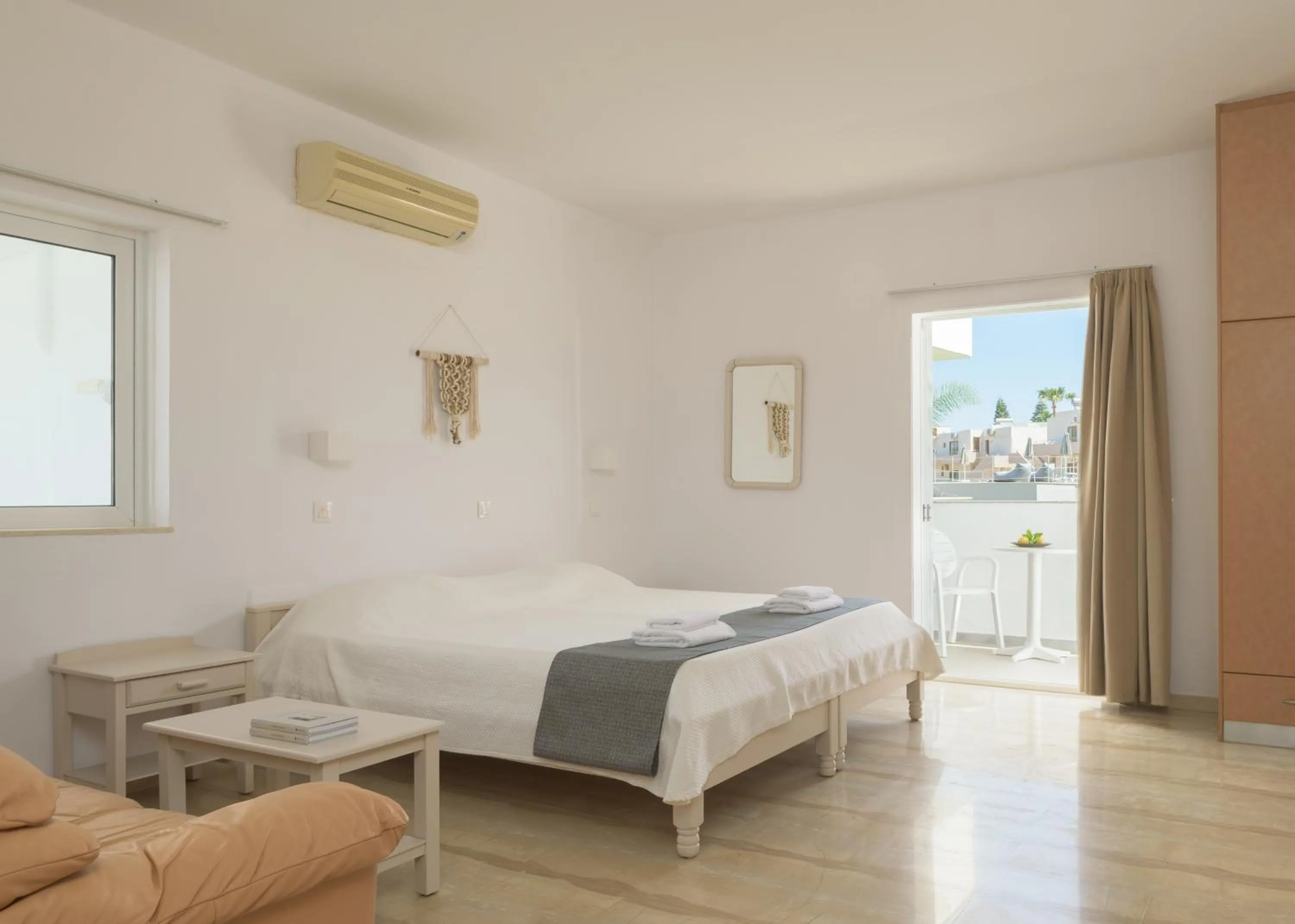 Bedroom, Bed in Reina Apartments