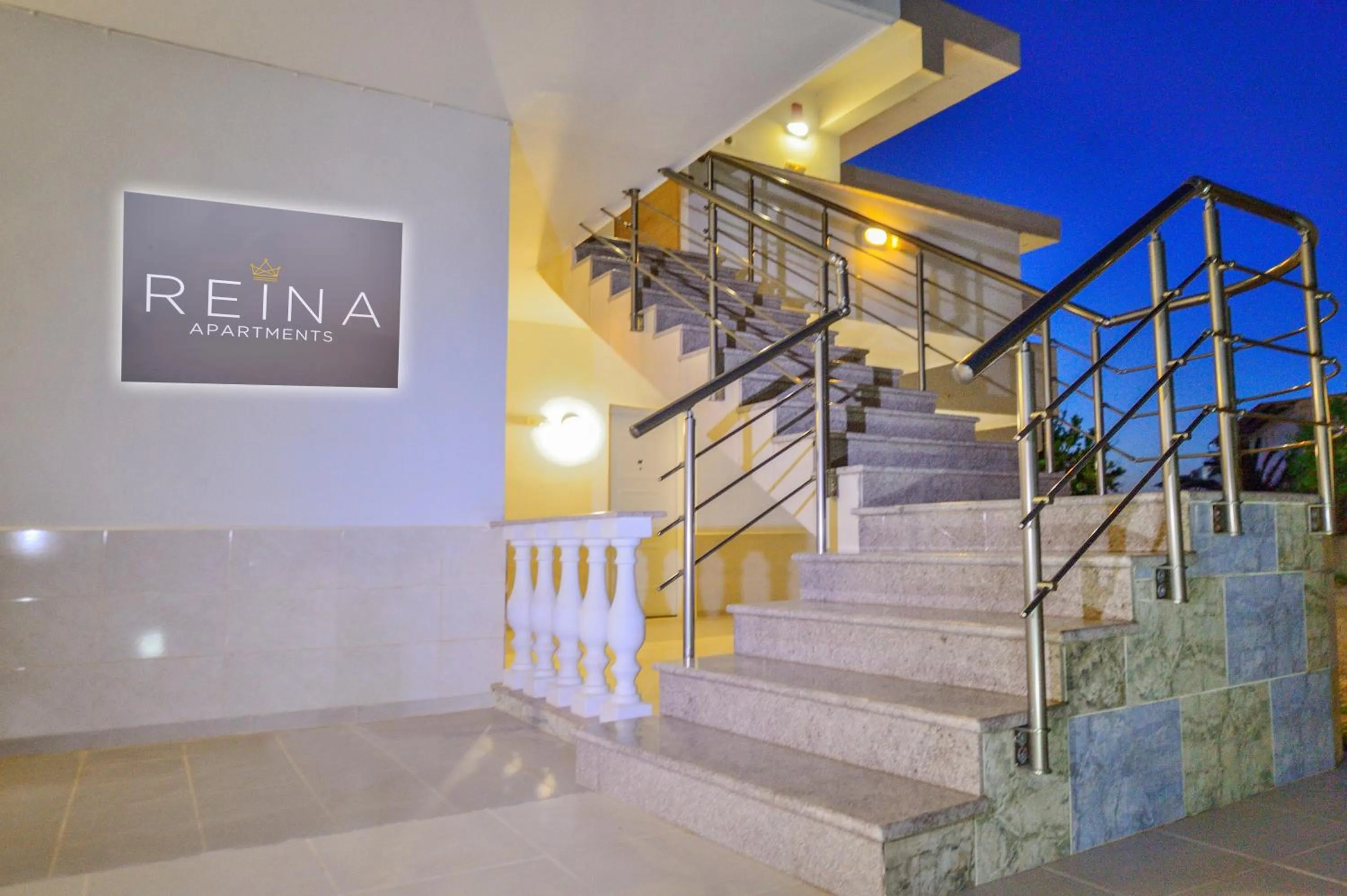 Facade/entrance in Reina Apartments