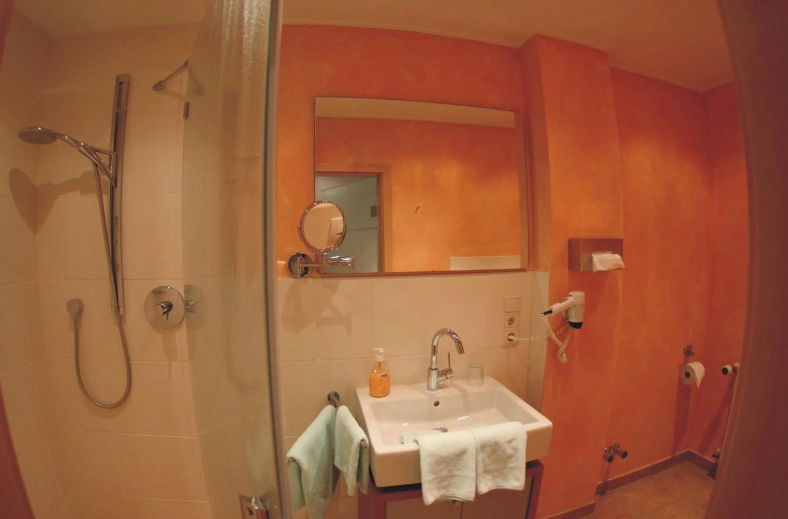 Shower in Aparthotel am Kurpark