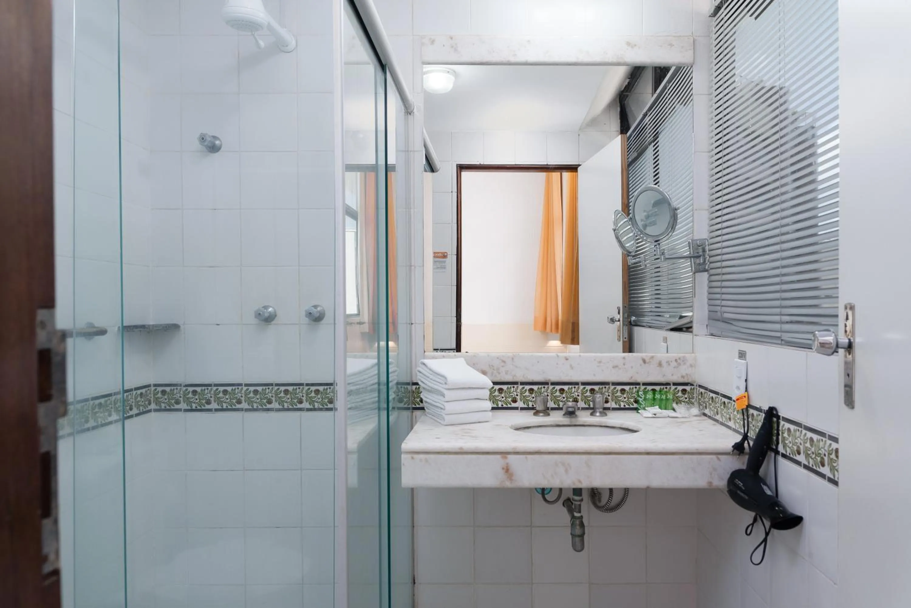 Bathroom in Ritz Plazamar Hotel