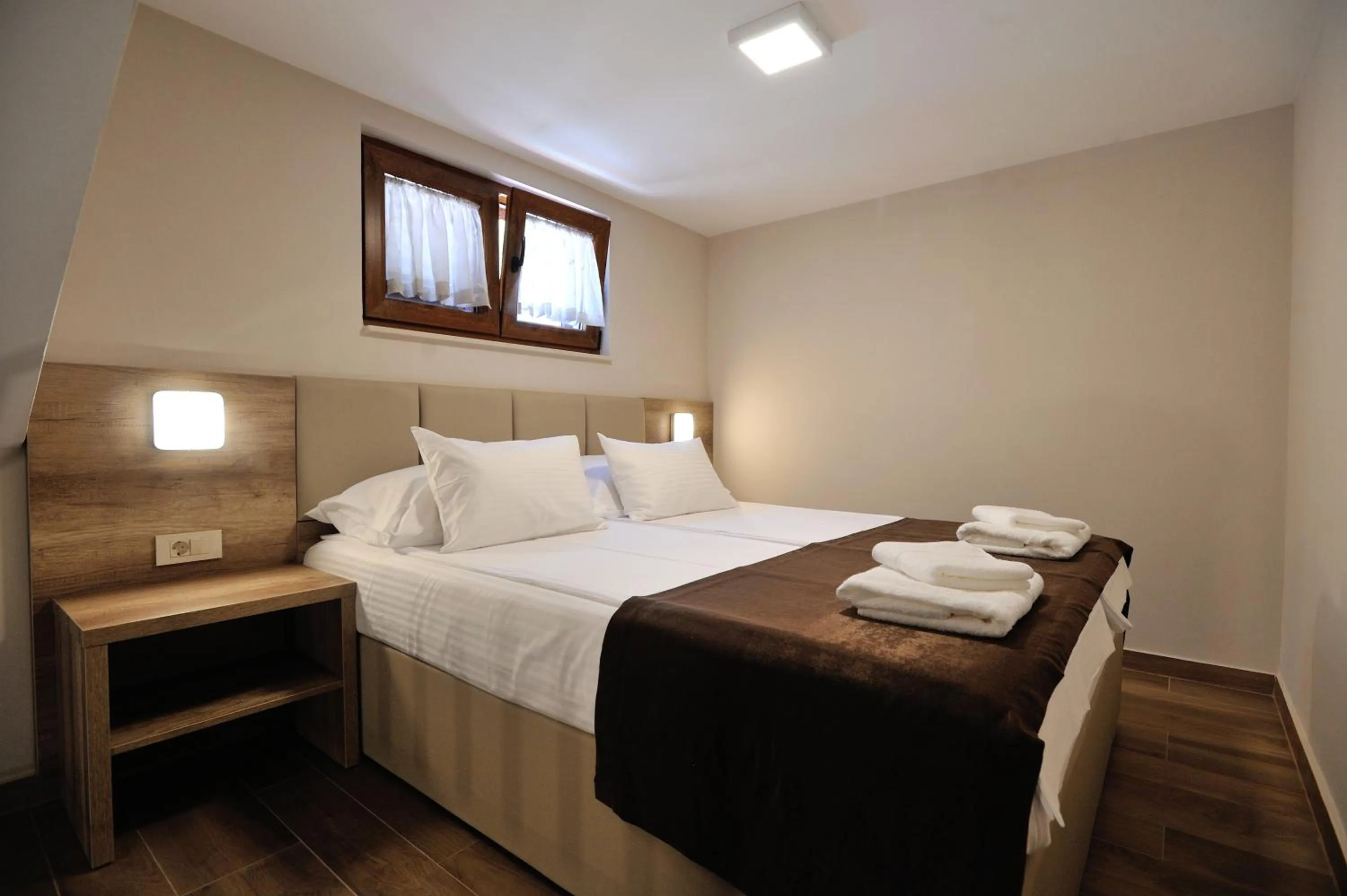 Bathroom, Bed in Villa Divani