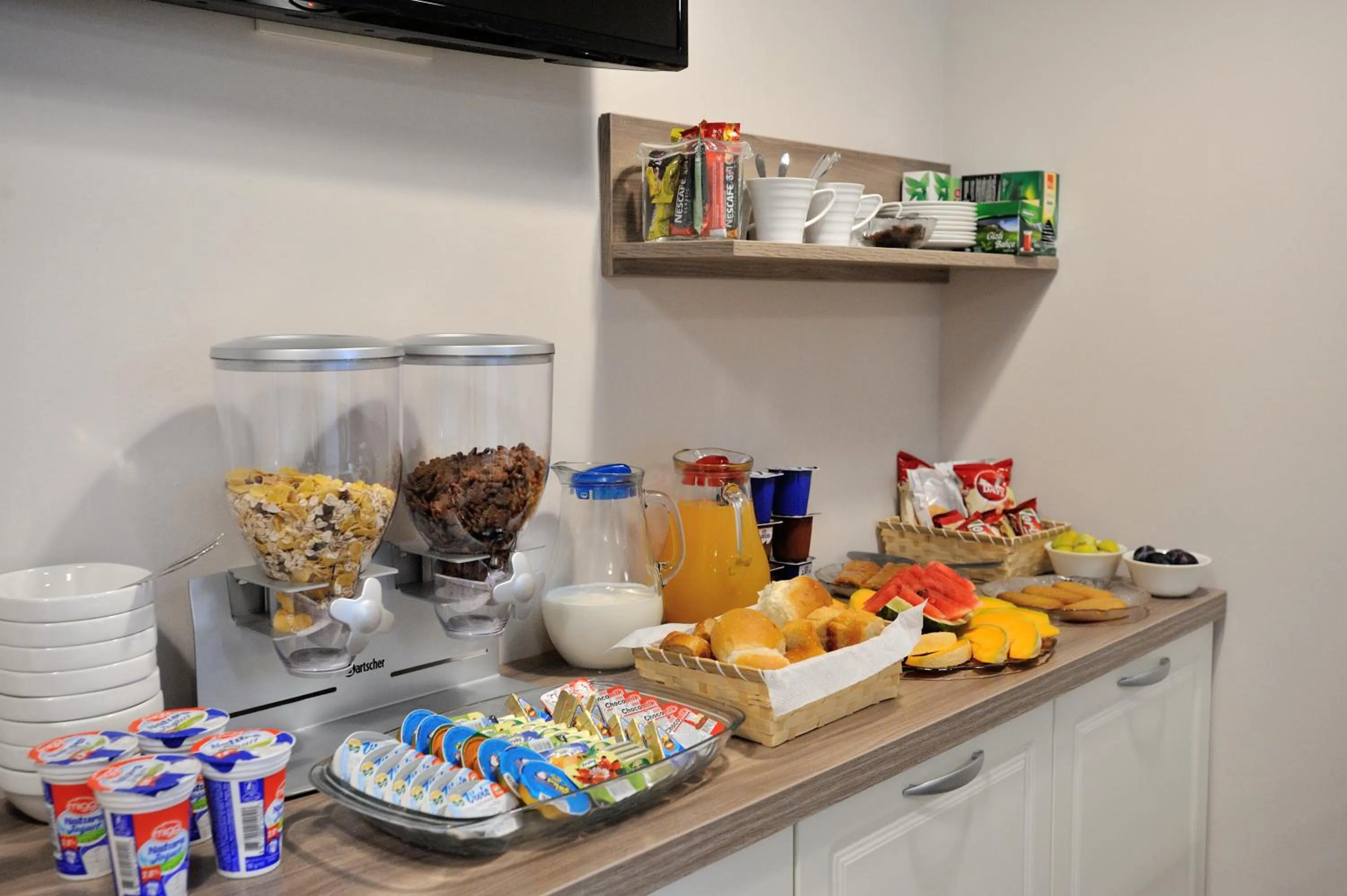 Continental breakfast in Villa Divani