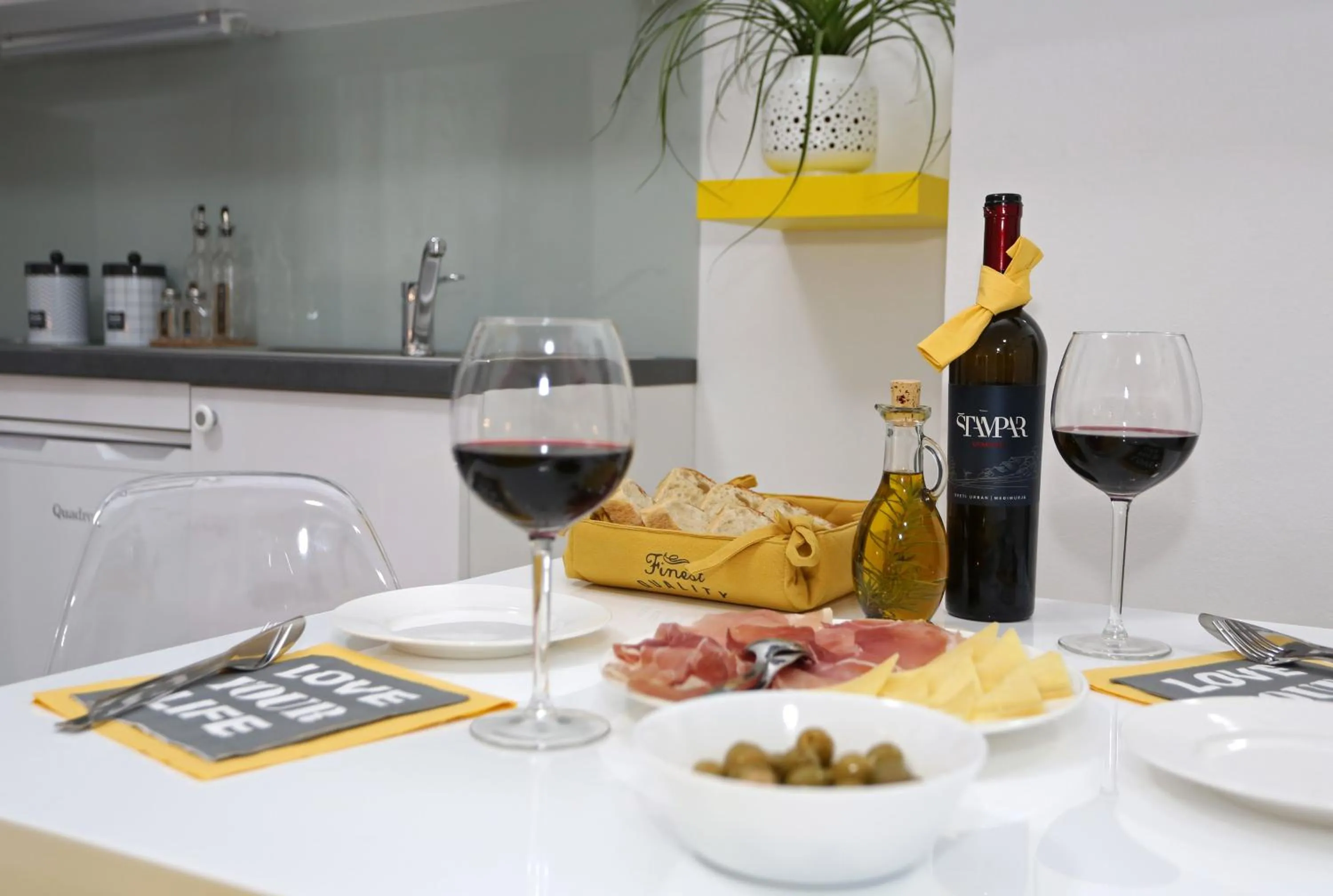 Food and drinks in Guesthouse Villa DomeNico