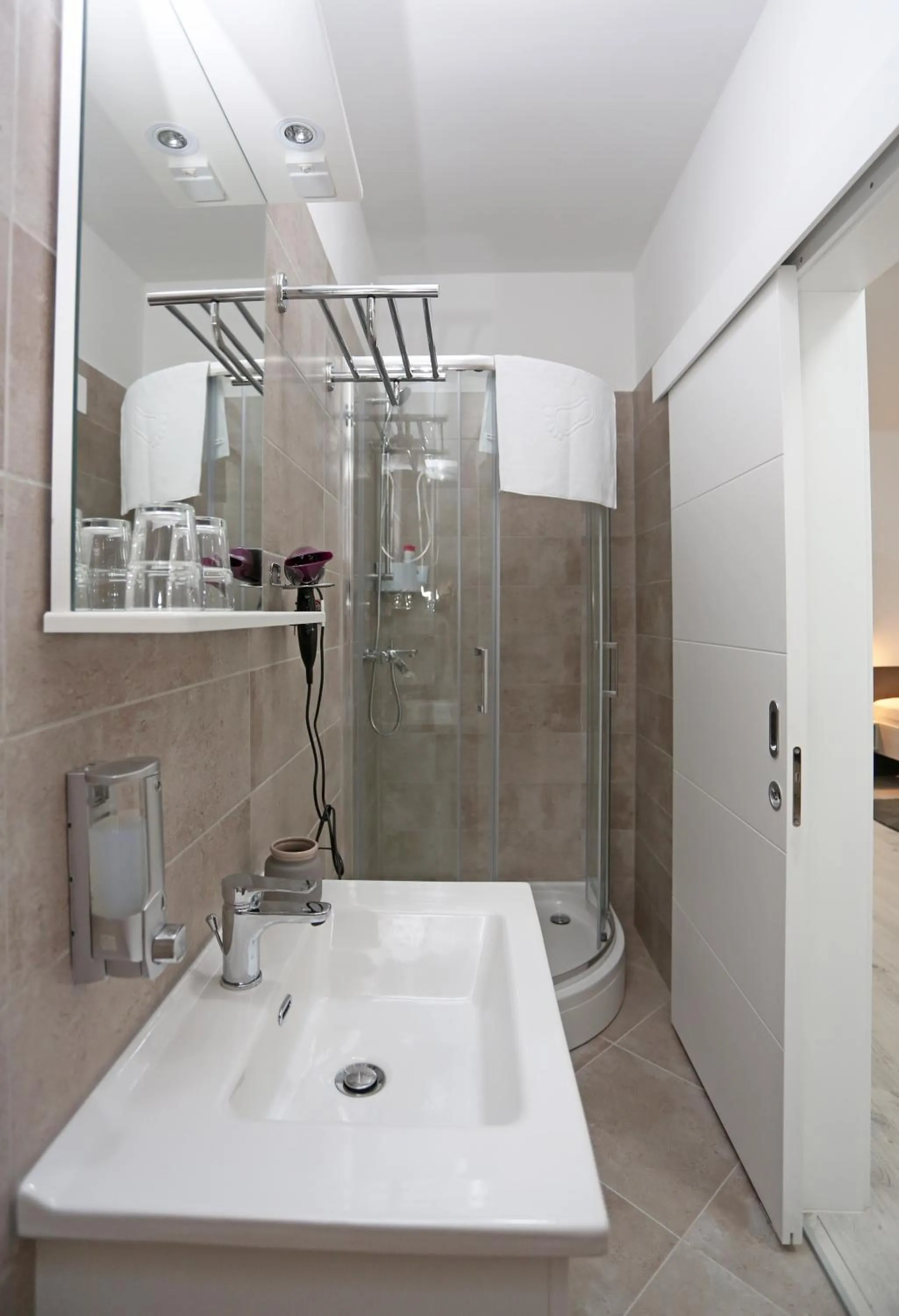 Shower in Guesthouse Villa DomeNico