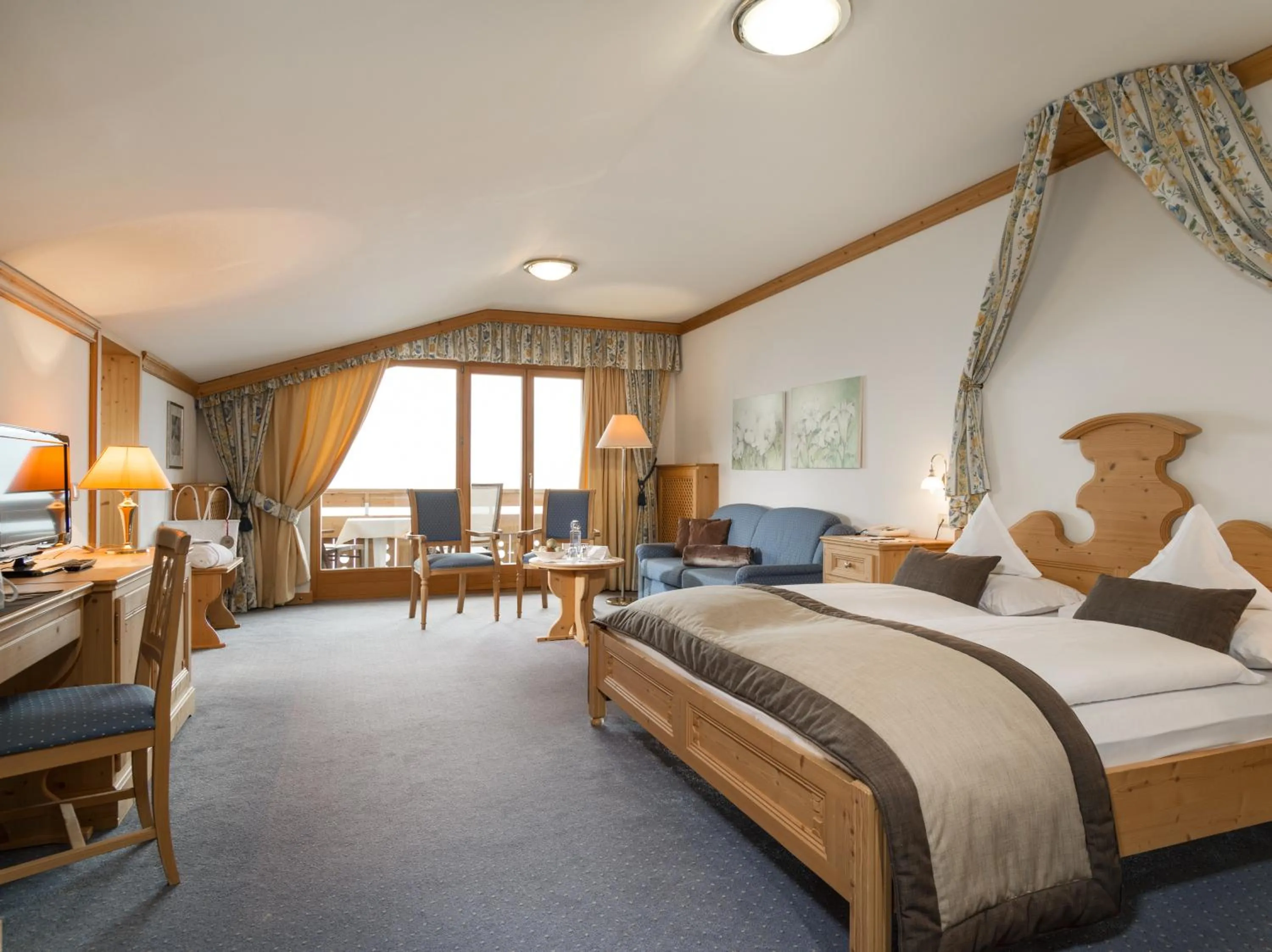 Seating area, Bed in Der Verdinser Hof