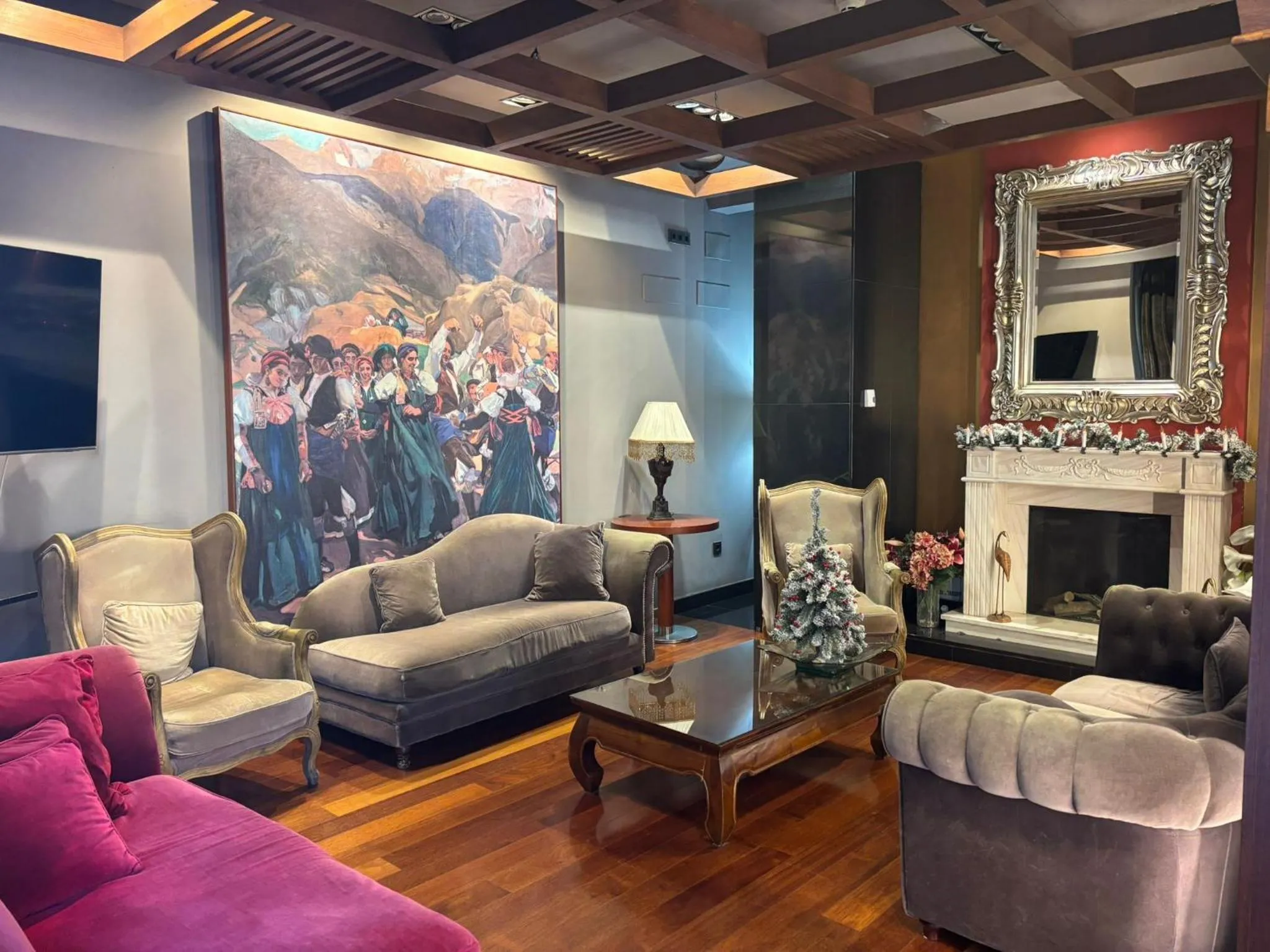 Communal lounge/ TV room in Hotel Sancho Abarca Petit SPA