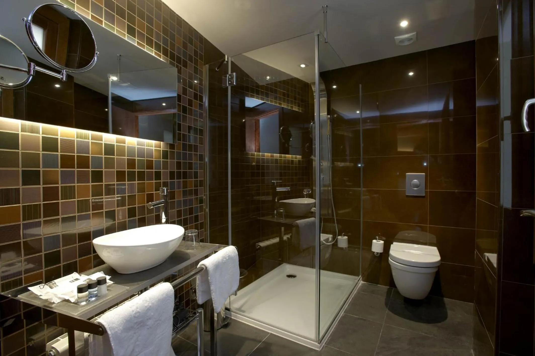 Bathroom in Hotel Sancho Abarca Petit SPA